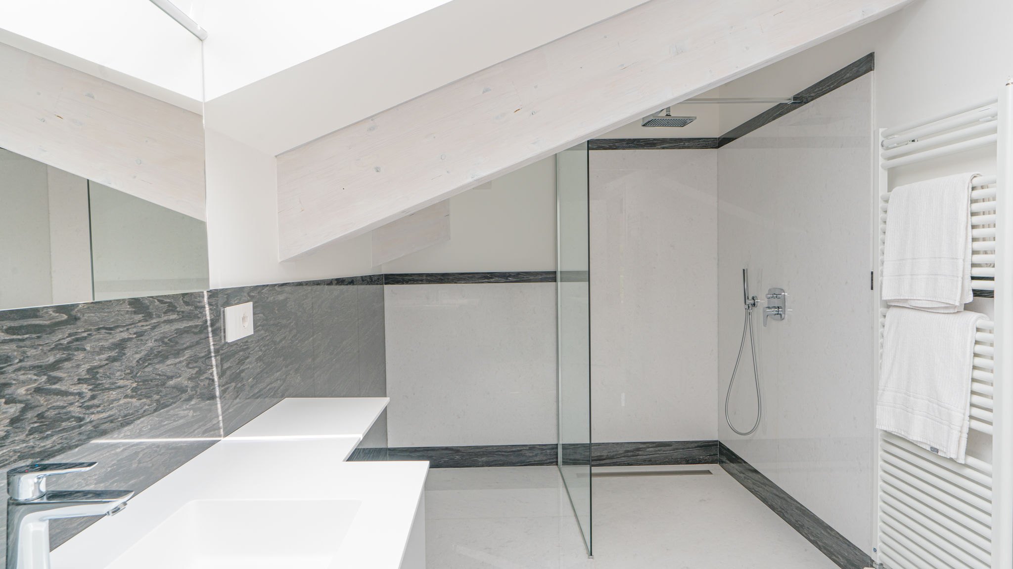 Italianway Carate Urio Villa White by MyVillaCollection