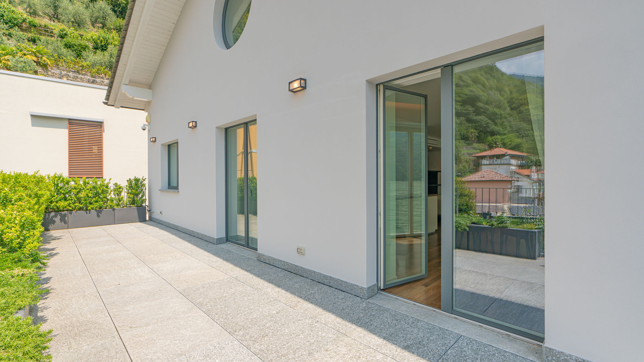 Italianway Carate Urio Villa White by MyVillaCollection