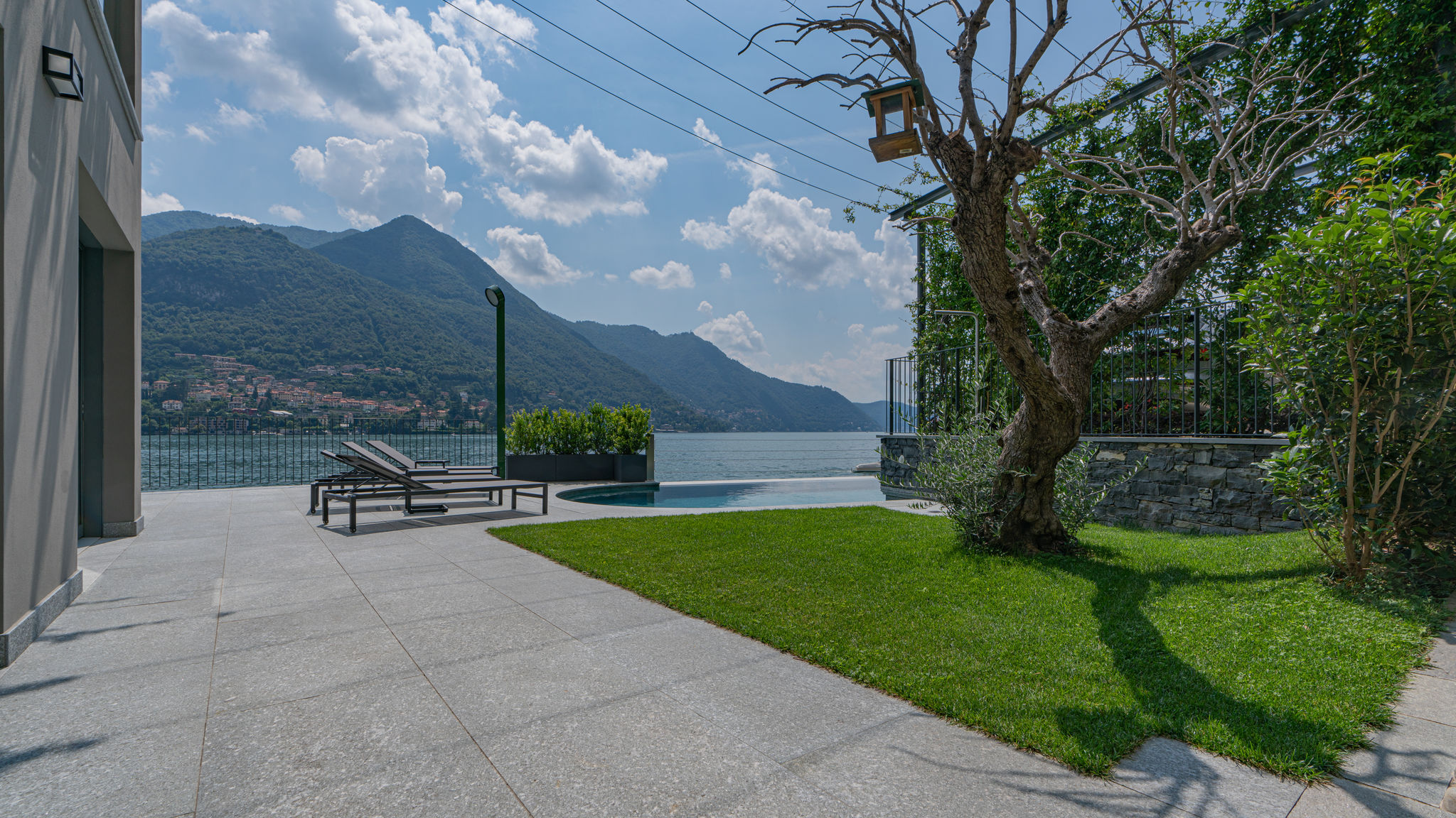 Italianway Carate Urio Villa White by MyVillaCollection