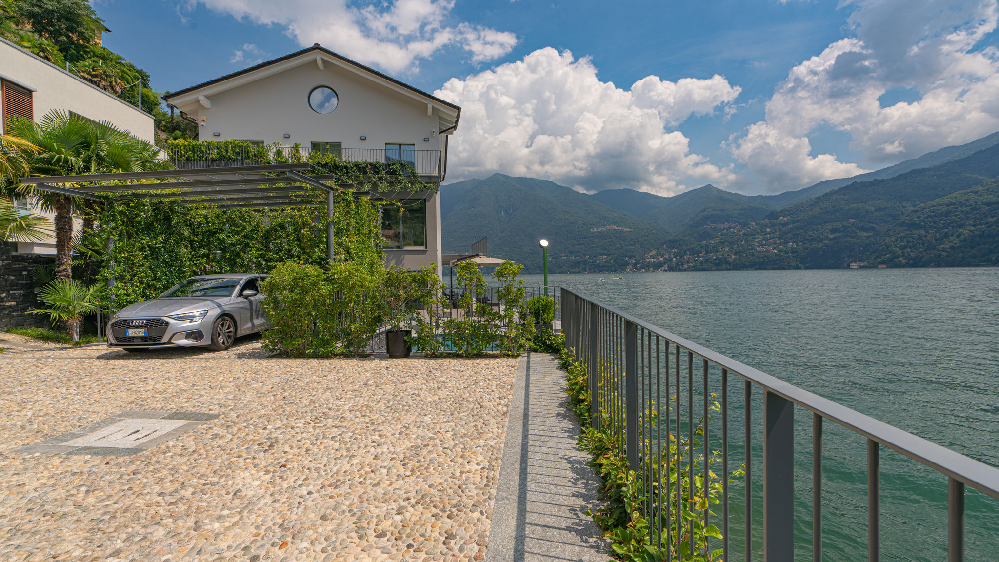 Italianway Carate Urio Villa White by MyVillaCollection
