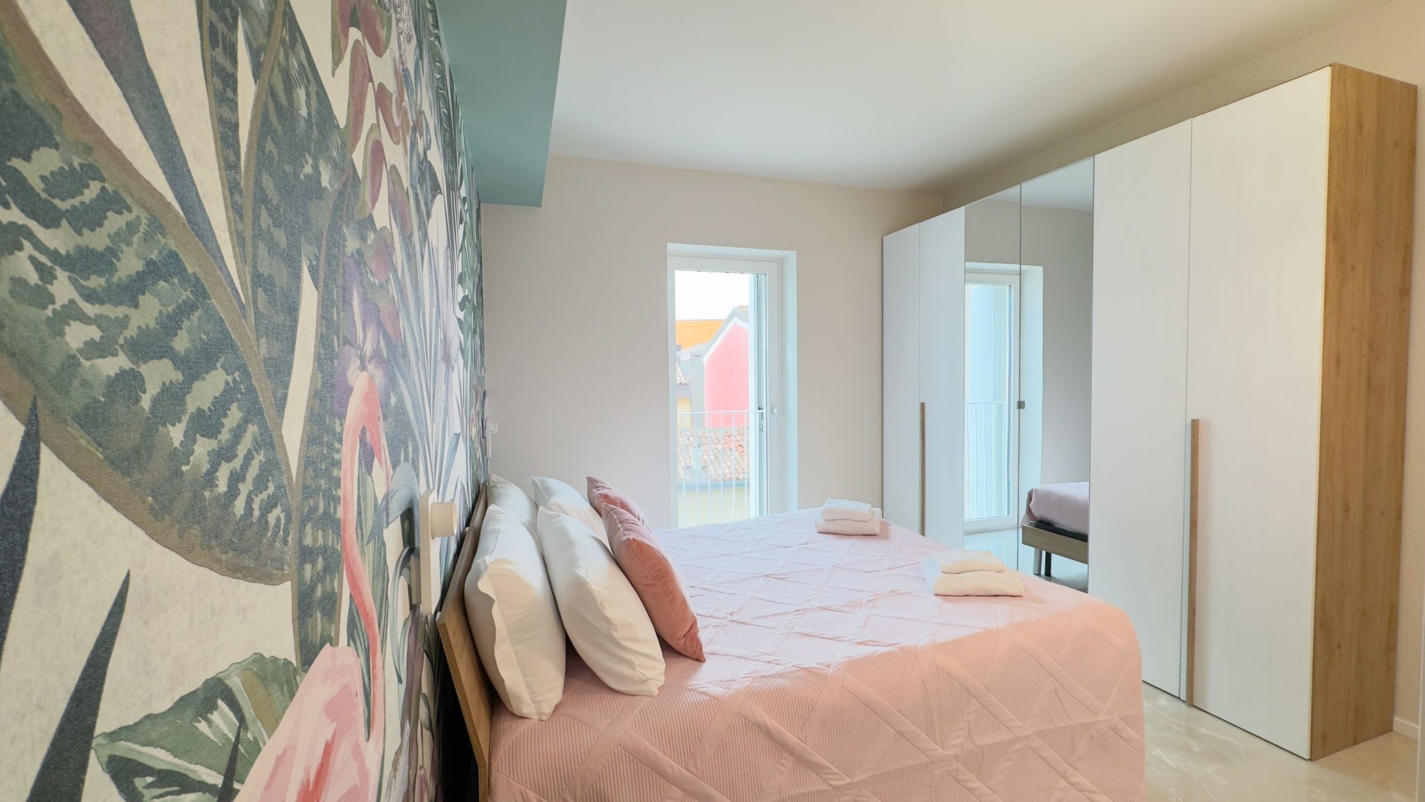 Italianway Chioggia Fairmont Seafront Flamingo Suite by Ca-Sa Check