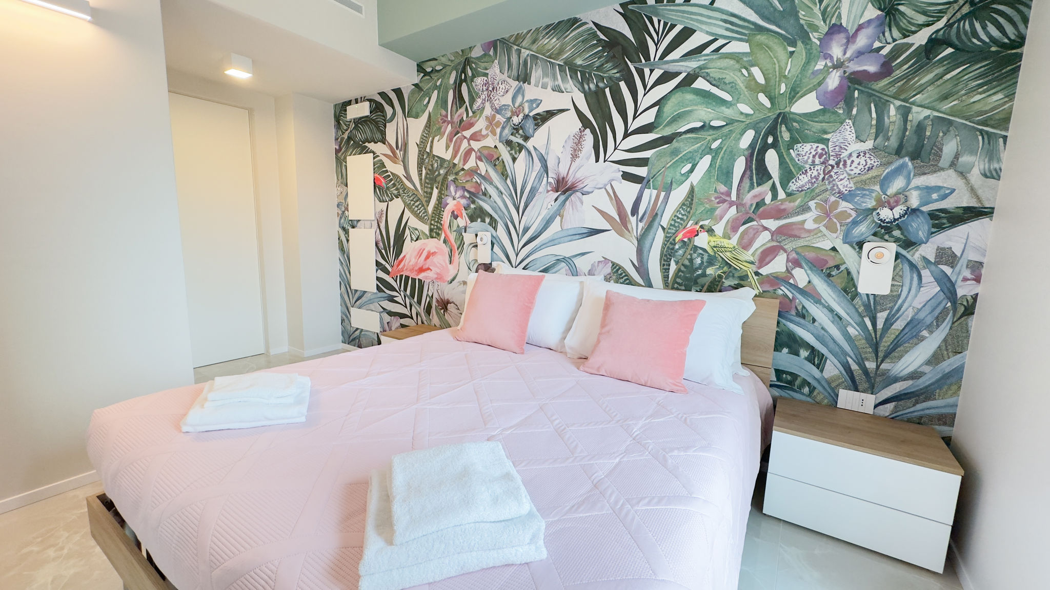Italianway Chioggia Fairmont Seafront Flamingo Suite by Ca-Sa Check