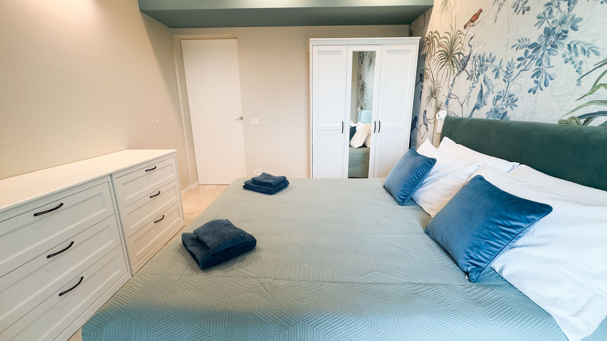 CA.SA CHECK Chioggia Fairmont Seafront Acquamarine Suite by Ca-Sa Check