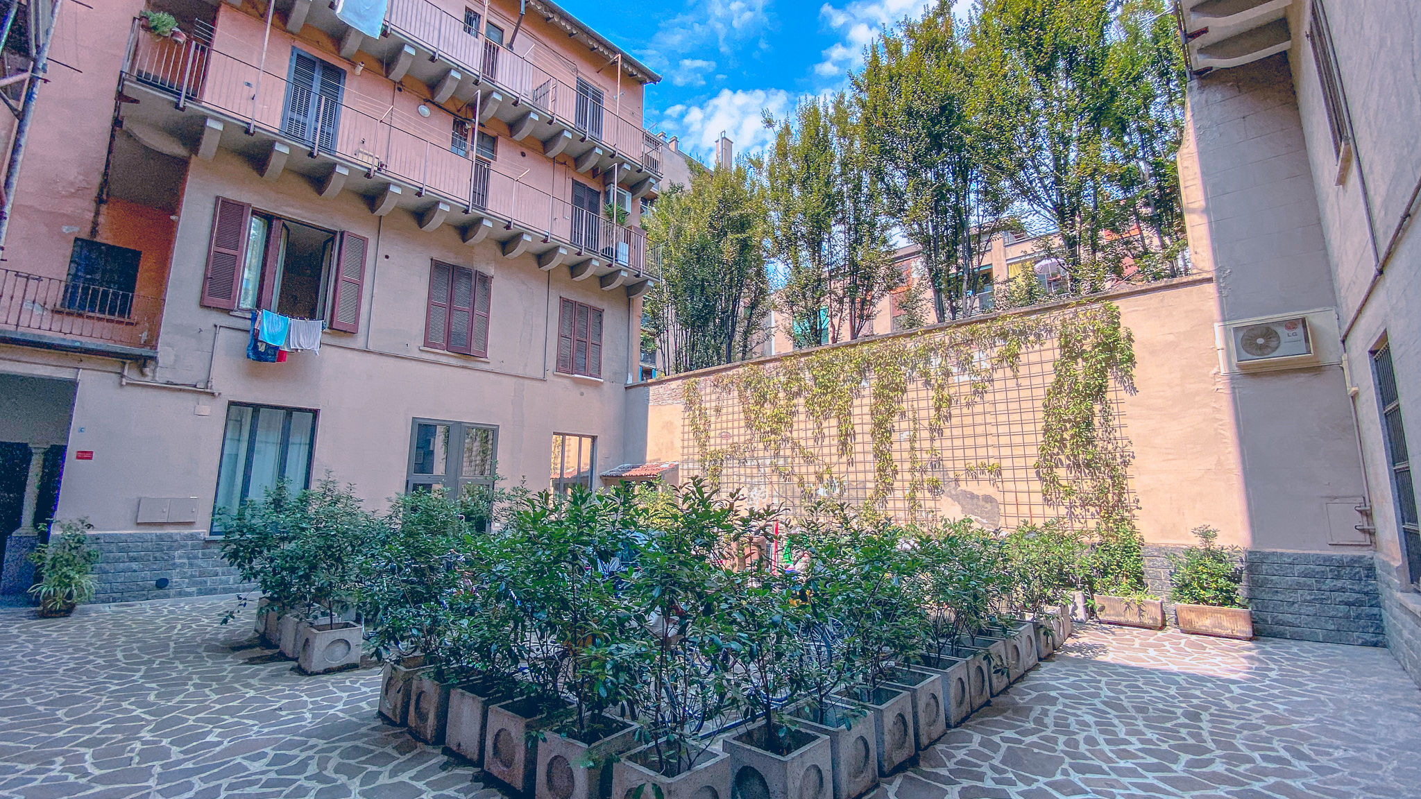 Italianway Milano Confalonieri | Bosco Verticale view