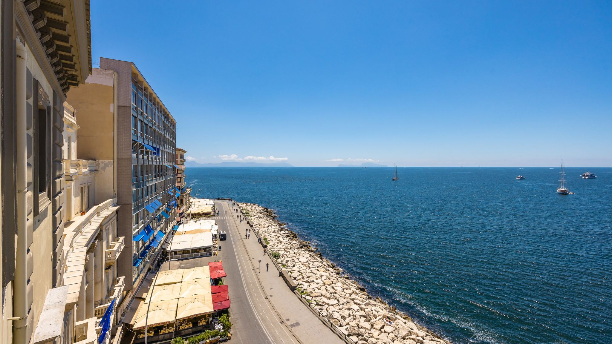 Italianway Napoli Blu Breeze on Seafront with parking