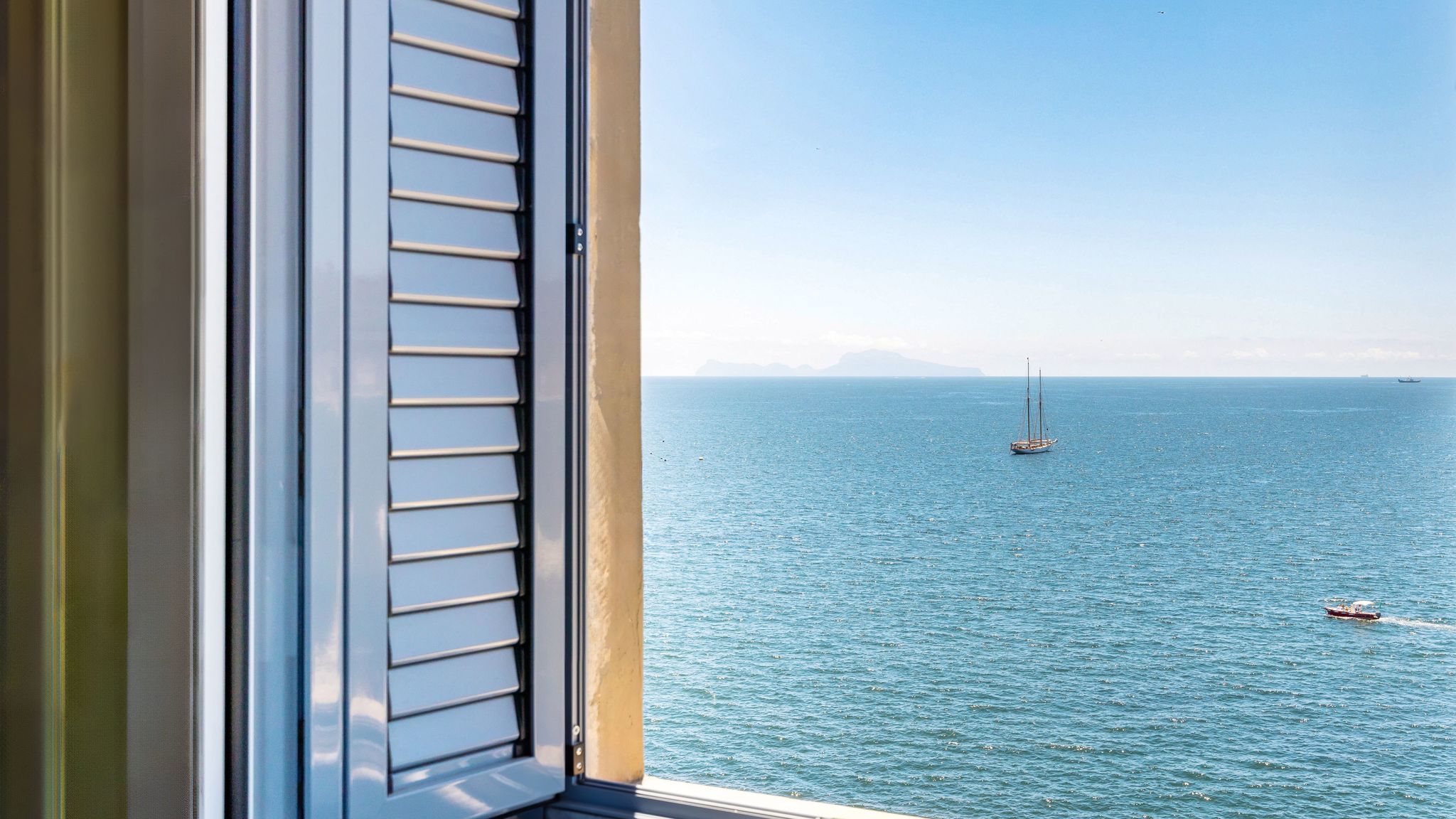 Italianway Napoli Blu Breeze on Seafront with parking