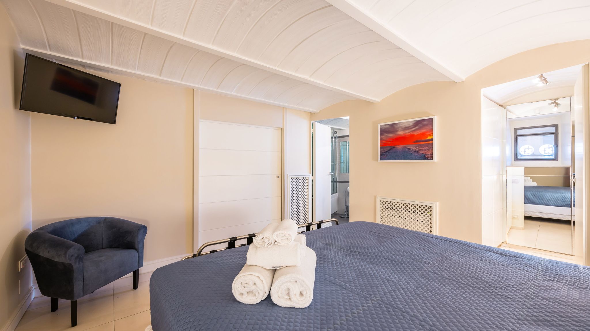 Italianway Napoli Blu Breeze on Seafront with parking