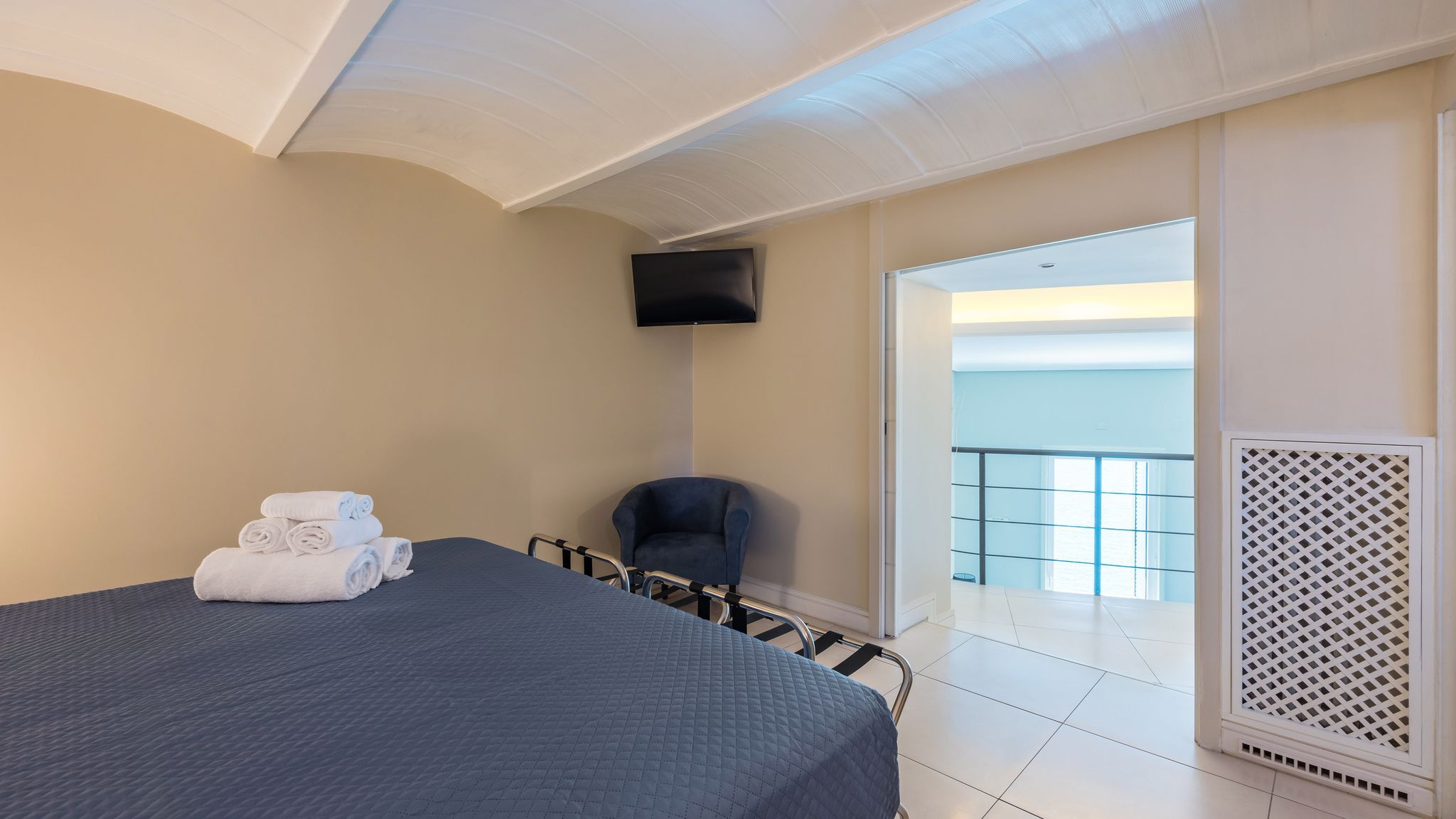 Italianway Napoli Blu Breeze on Seafront with parking