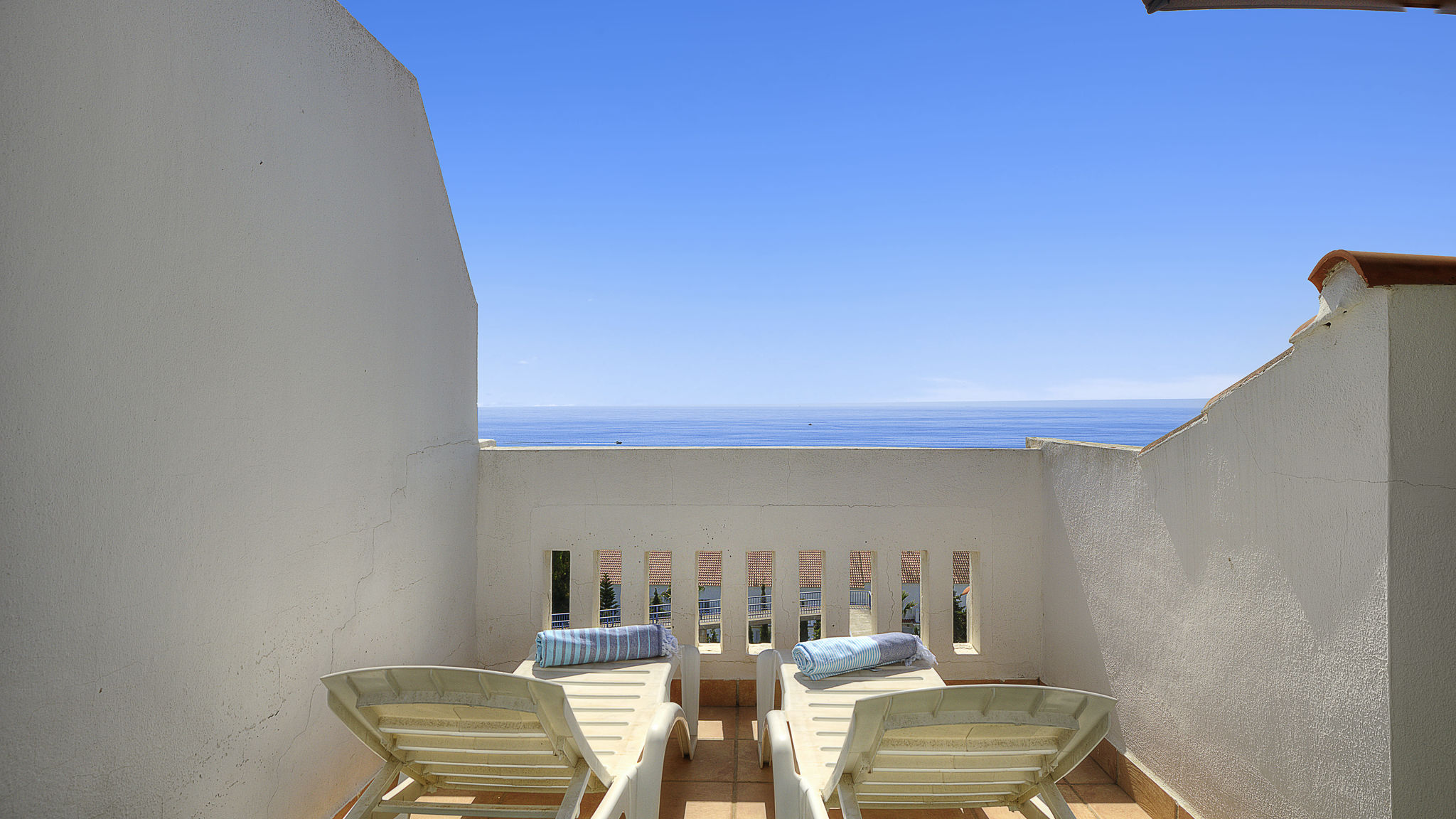 Costarentals Manilva Breathtaking beachfront terrace in Manilva by Costarentals - Ref M45
