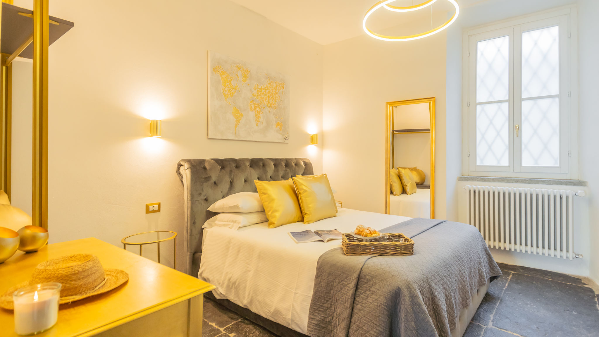 RentAllComo Como Como Dreams Apartments - Gold Suite