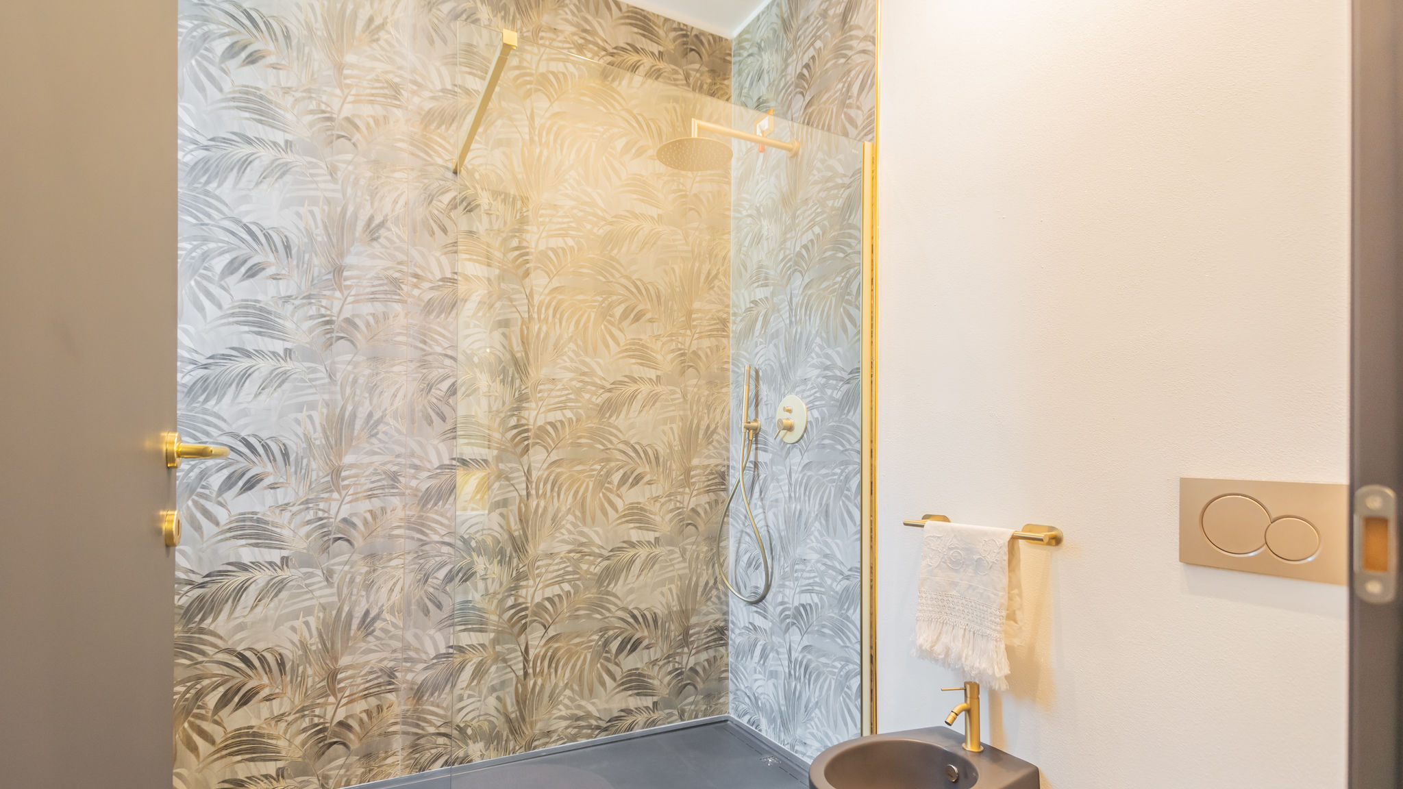 RentAllComo Como Como Dreams Apartments - Gold Suite