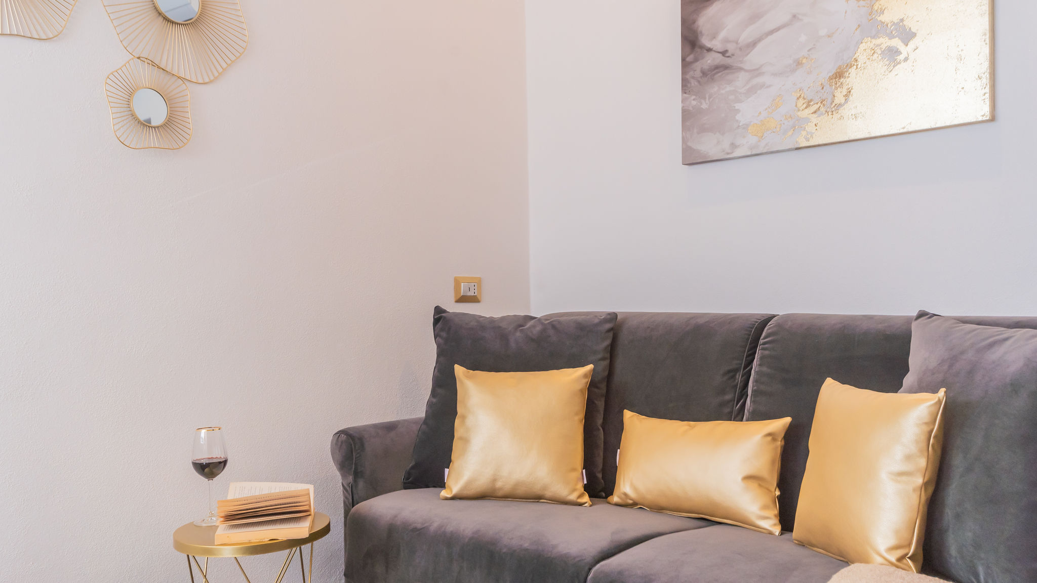 RentAllComo Como Como Dreams Apartments - Gold Suite