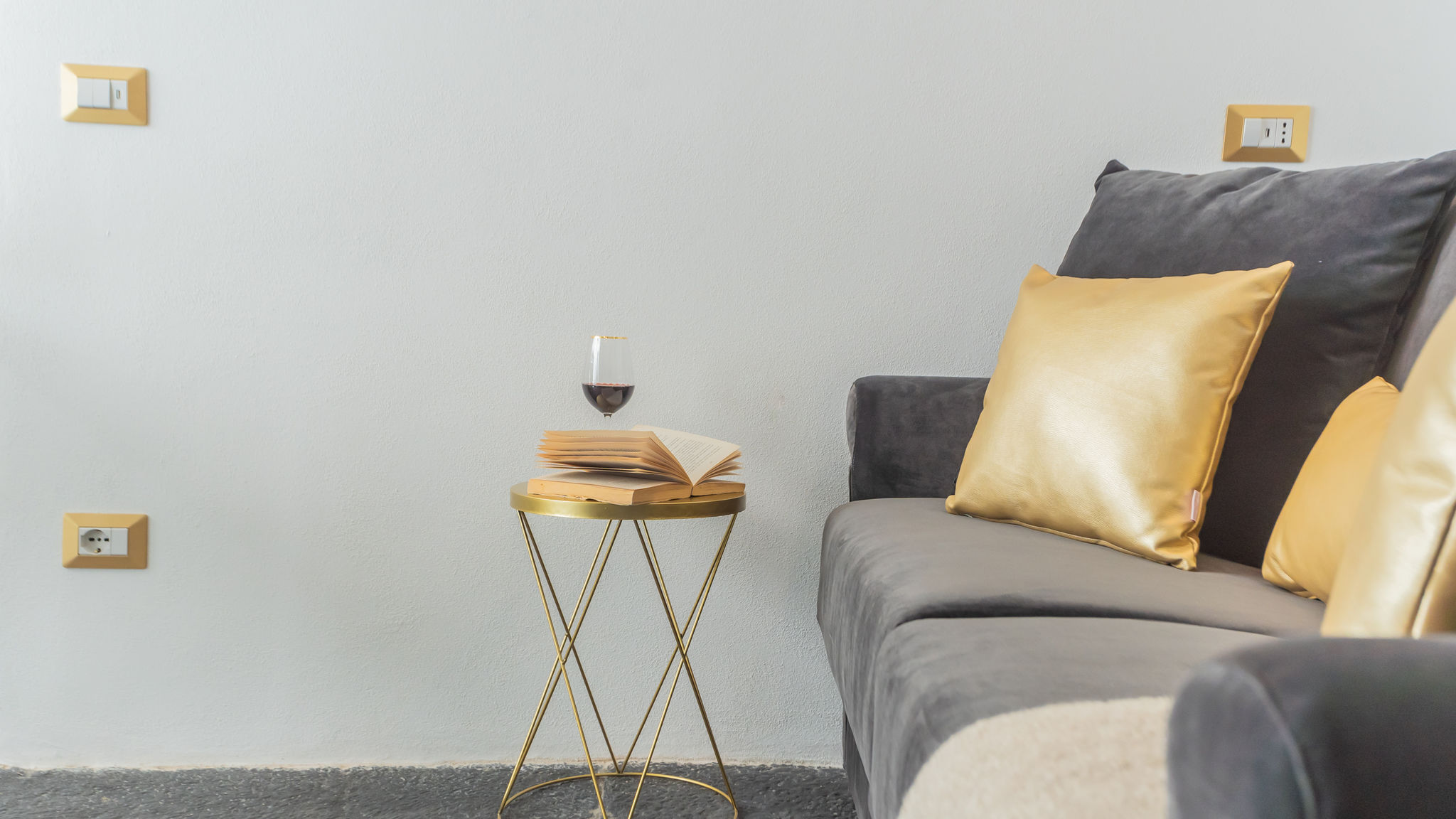 RentAllComo Como Como Dreams Apartments - Gold Suite