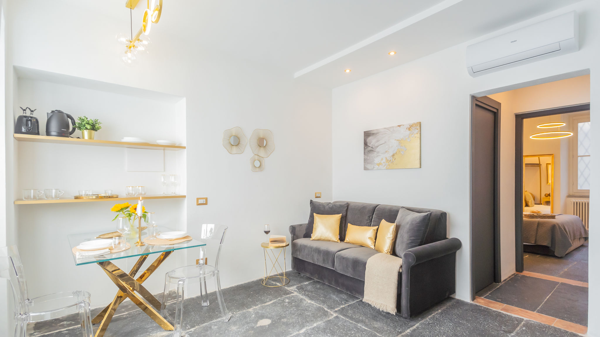 RentAllComo Como Como Dreams Apartments - Gold Suite