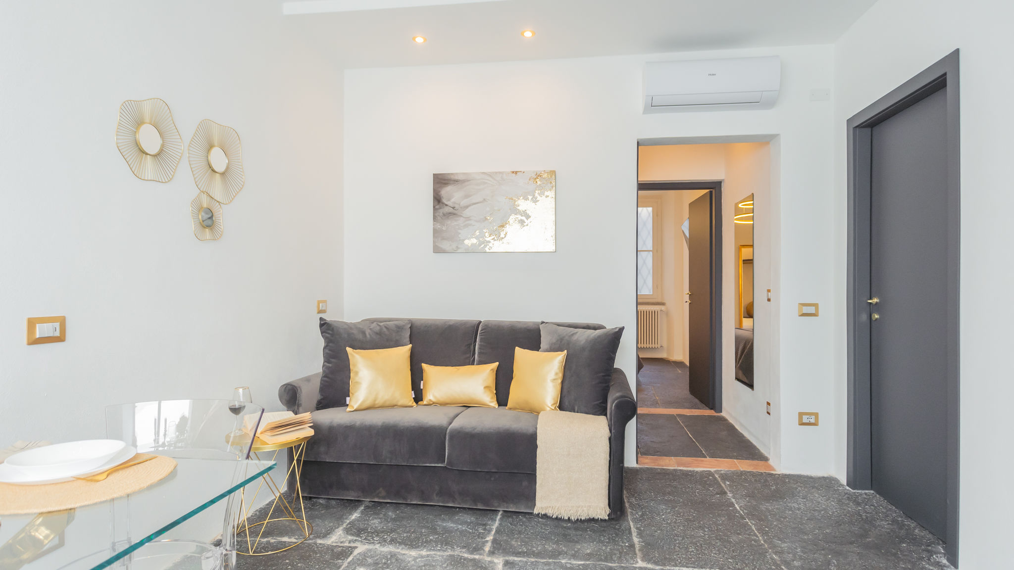 RentAllComo Como Como Dreams Apartments - Gold Suite