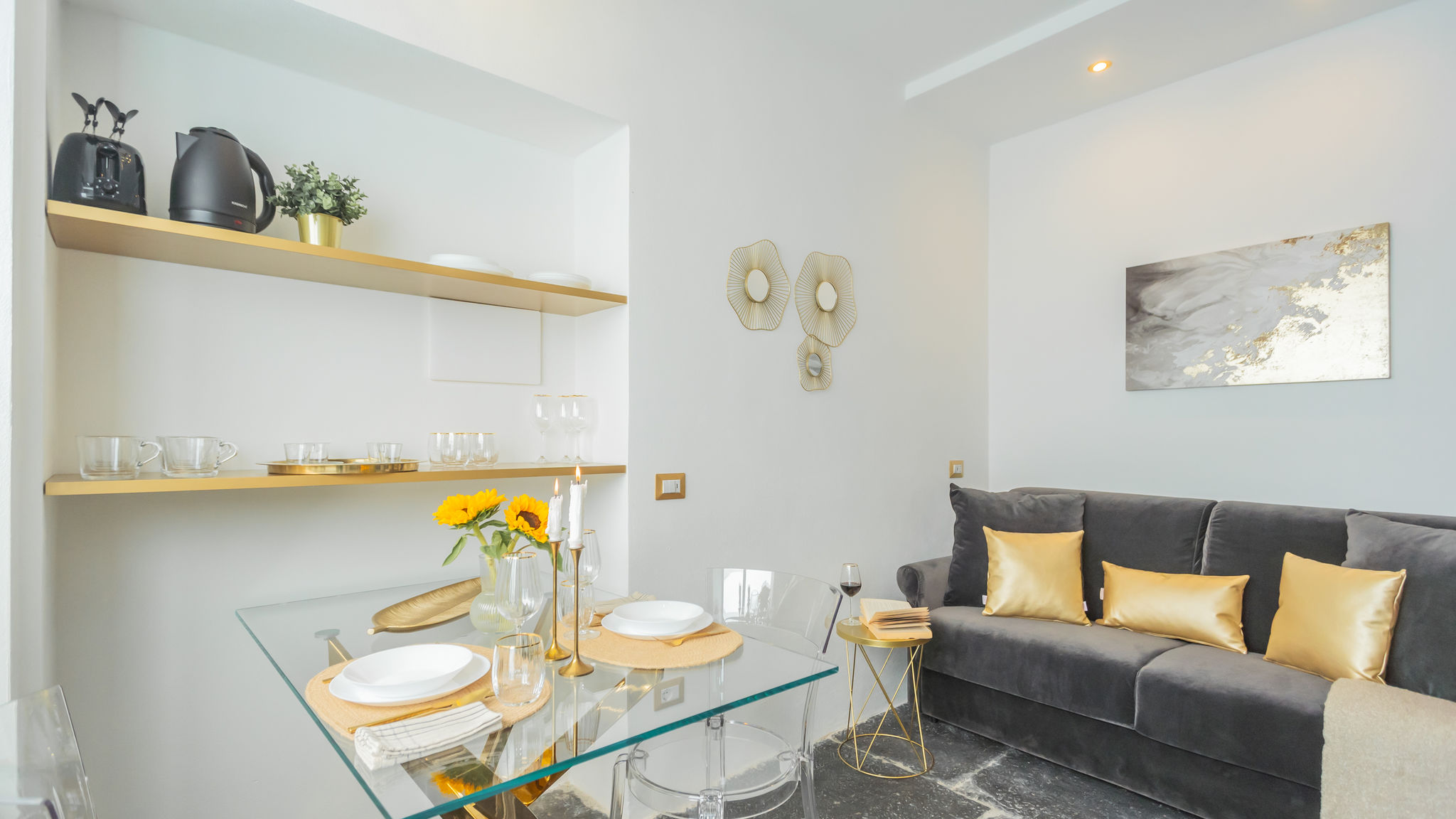 RentAllComo Como Como Dreams Apartments - Gold Suite