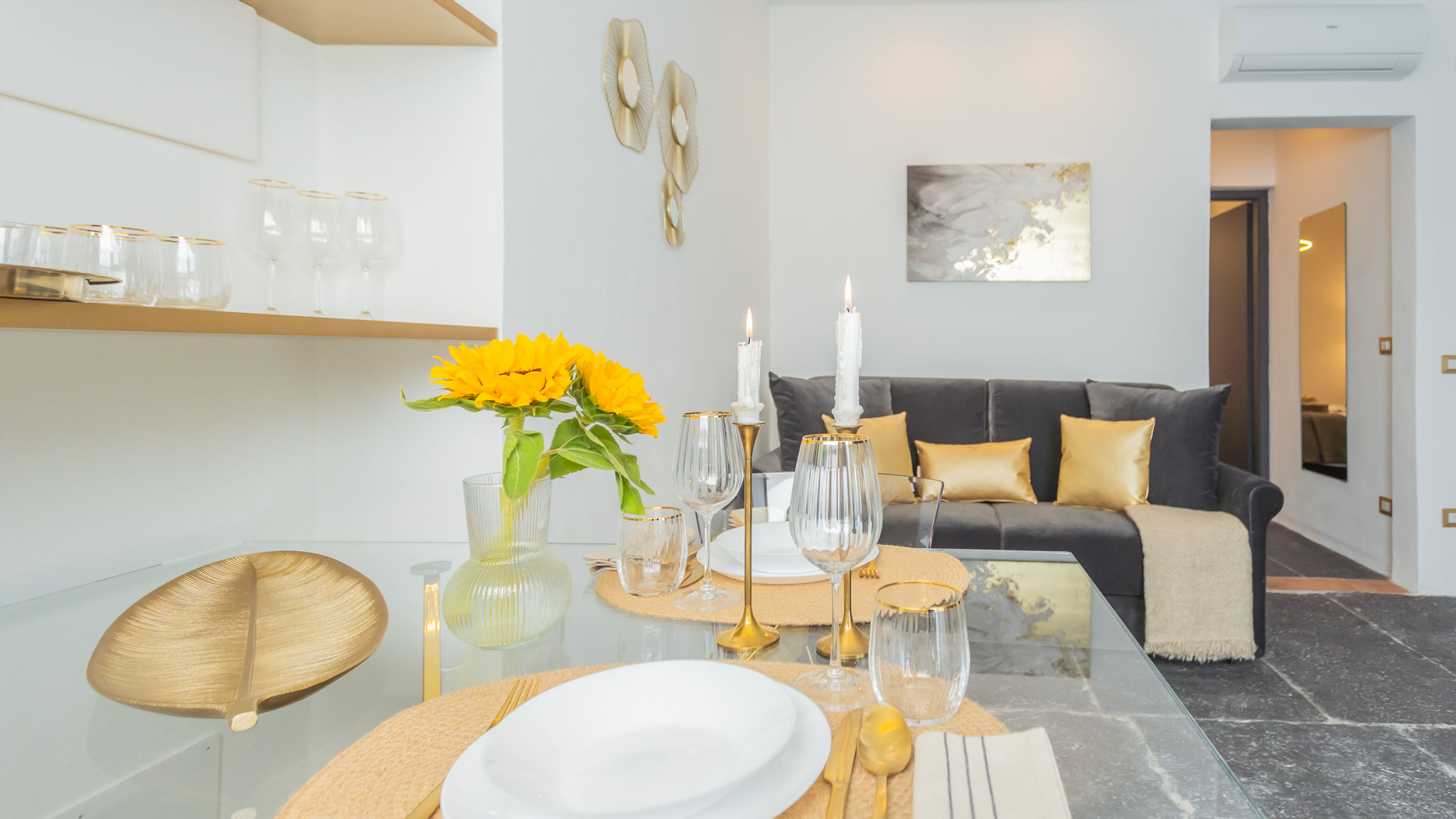 RentAllComo Como Como Dreams Apartments - Gold Suite
