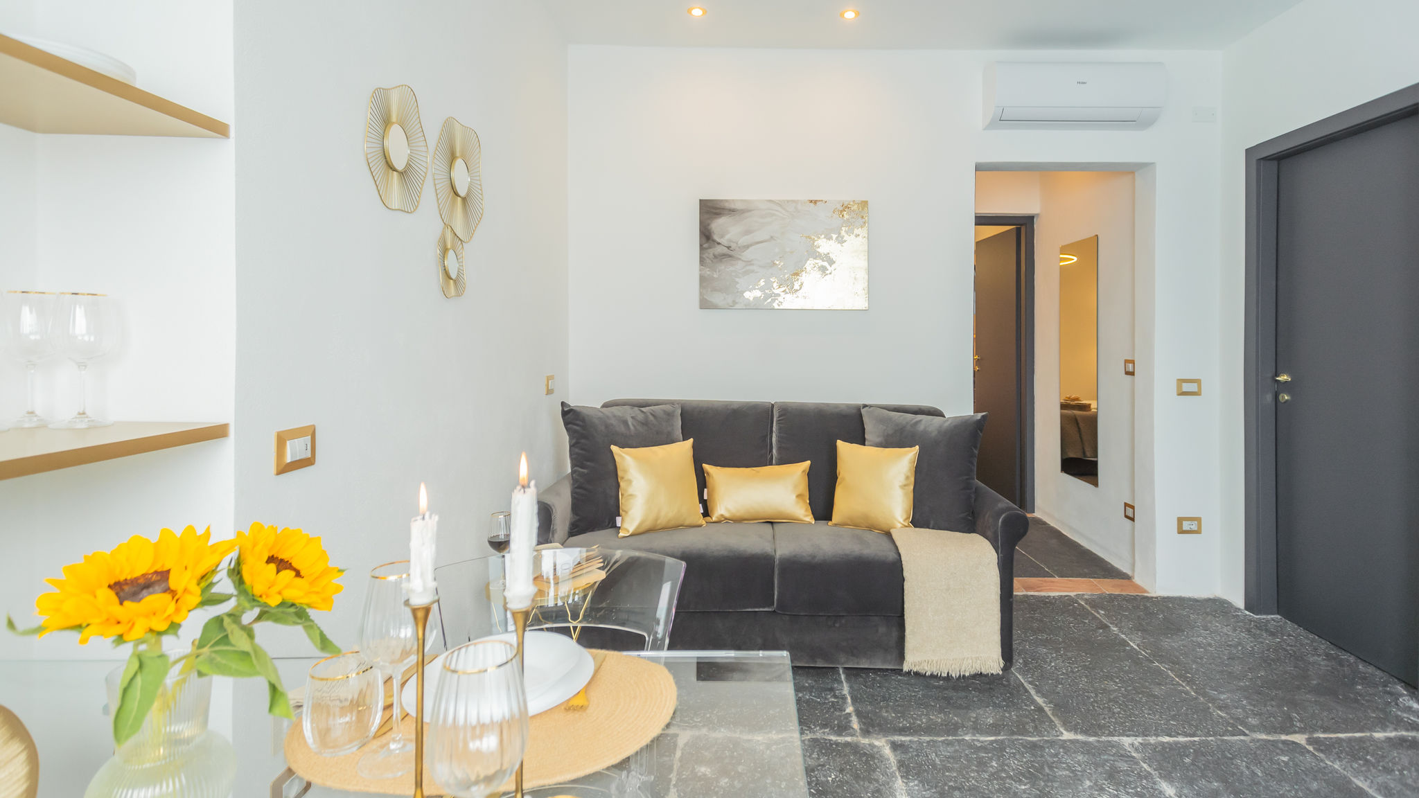 RentAllComo Como Como Dreams Apartments - Gold Suite