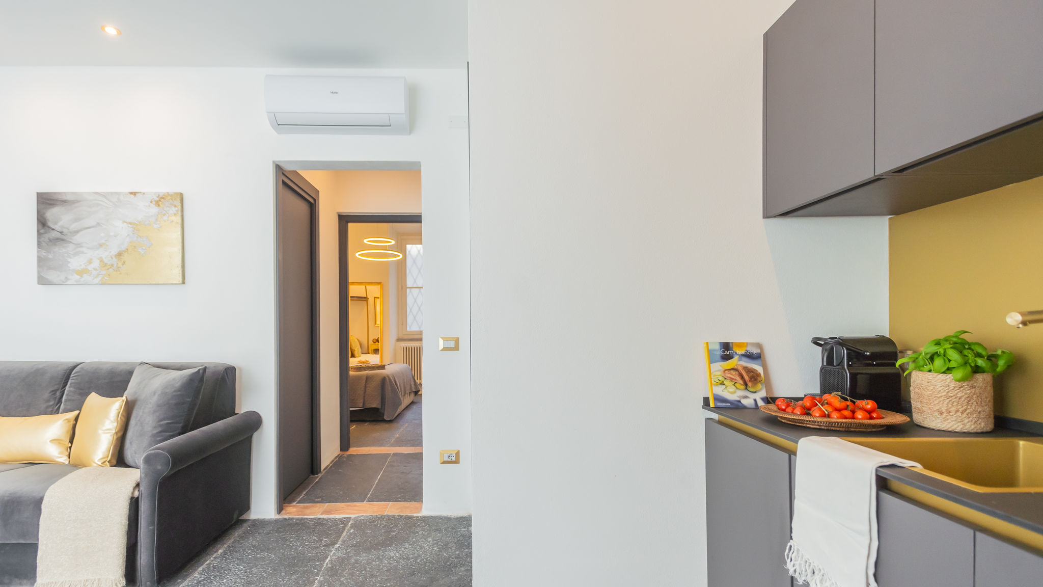 RentAllComo Como Como Dreams Apartments - Gold Suite