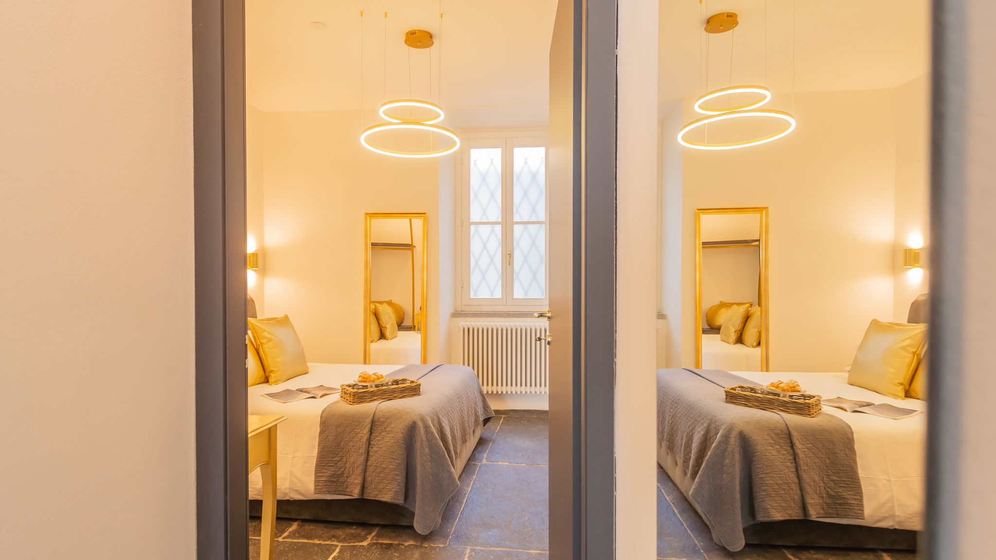 RentAllComo Como Como Dreams Apartments - Gold Suite