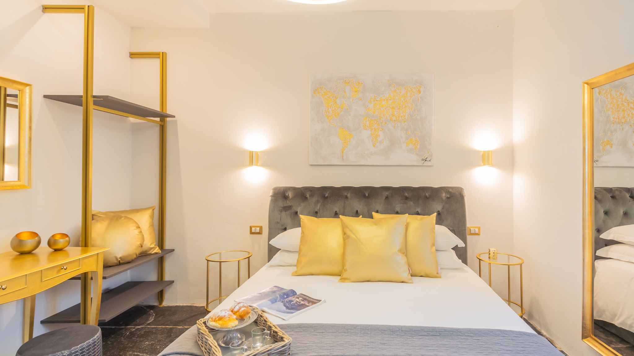 RentAllComo Como Como Dreams Apartments - Gold Suite