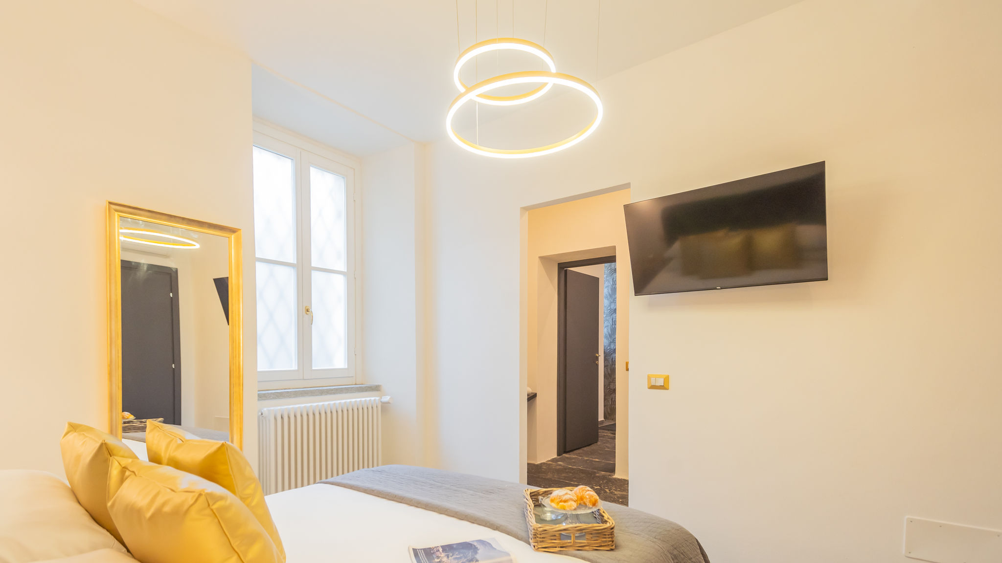 RentAllComo Como Como Dreams Apartments - Gold Suite