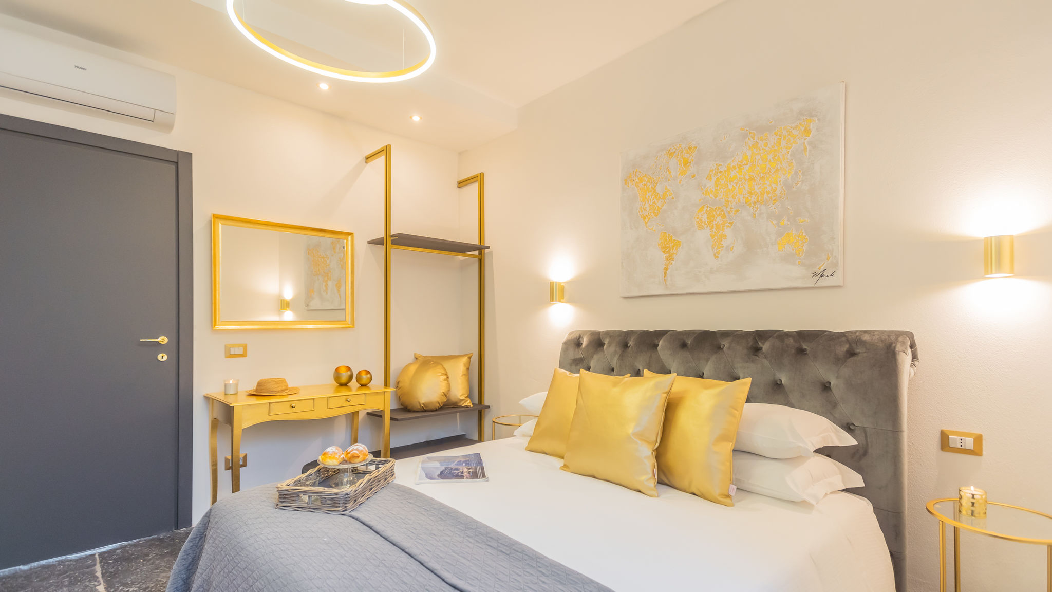 RentAllComo Como Como Dreams Apartments - Gold Suite