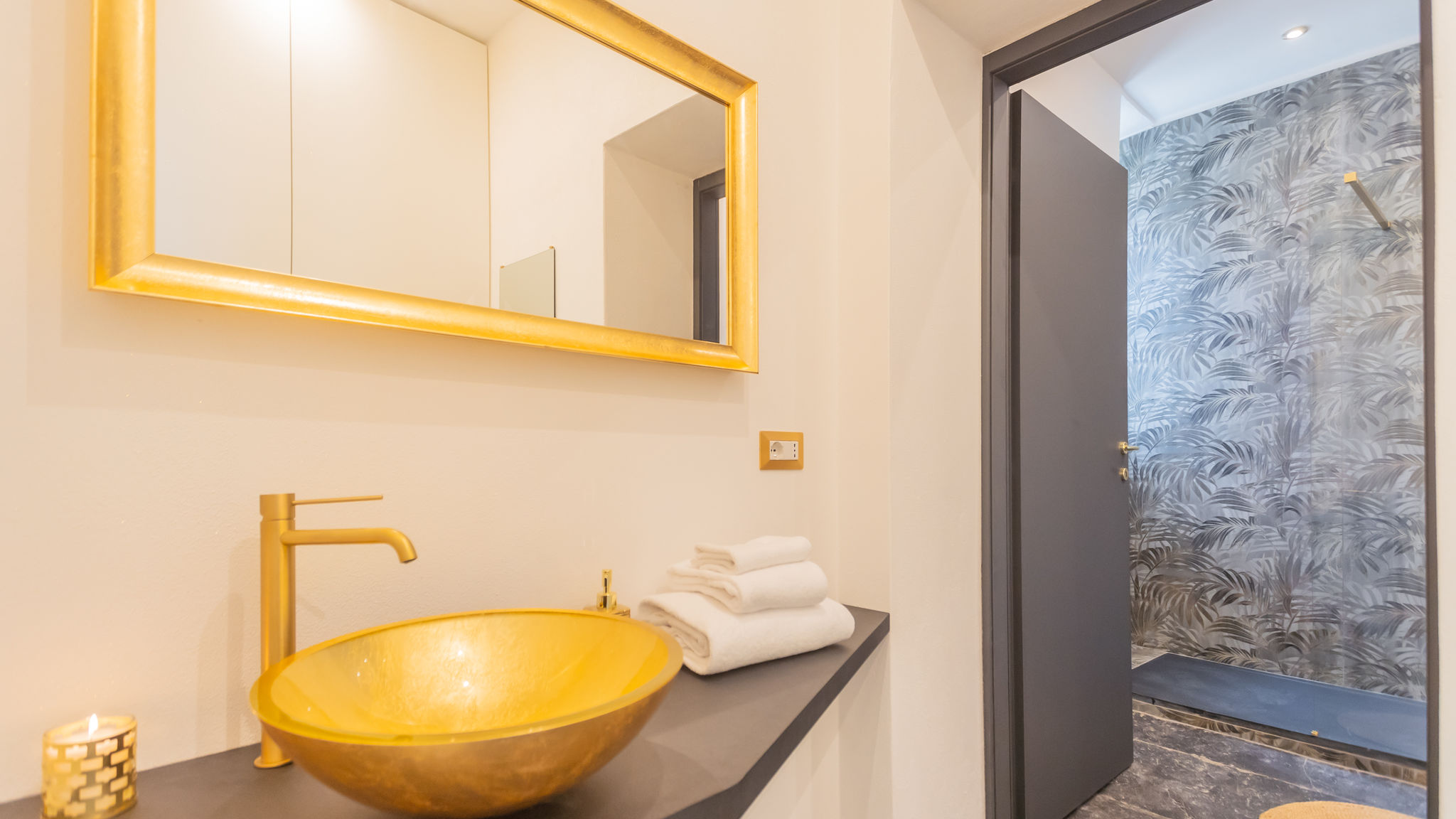 RentAllComo Como Como Dreams Apartments - Gold Suite