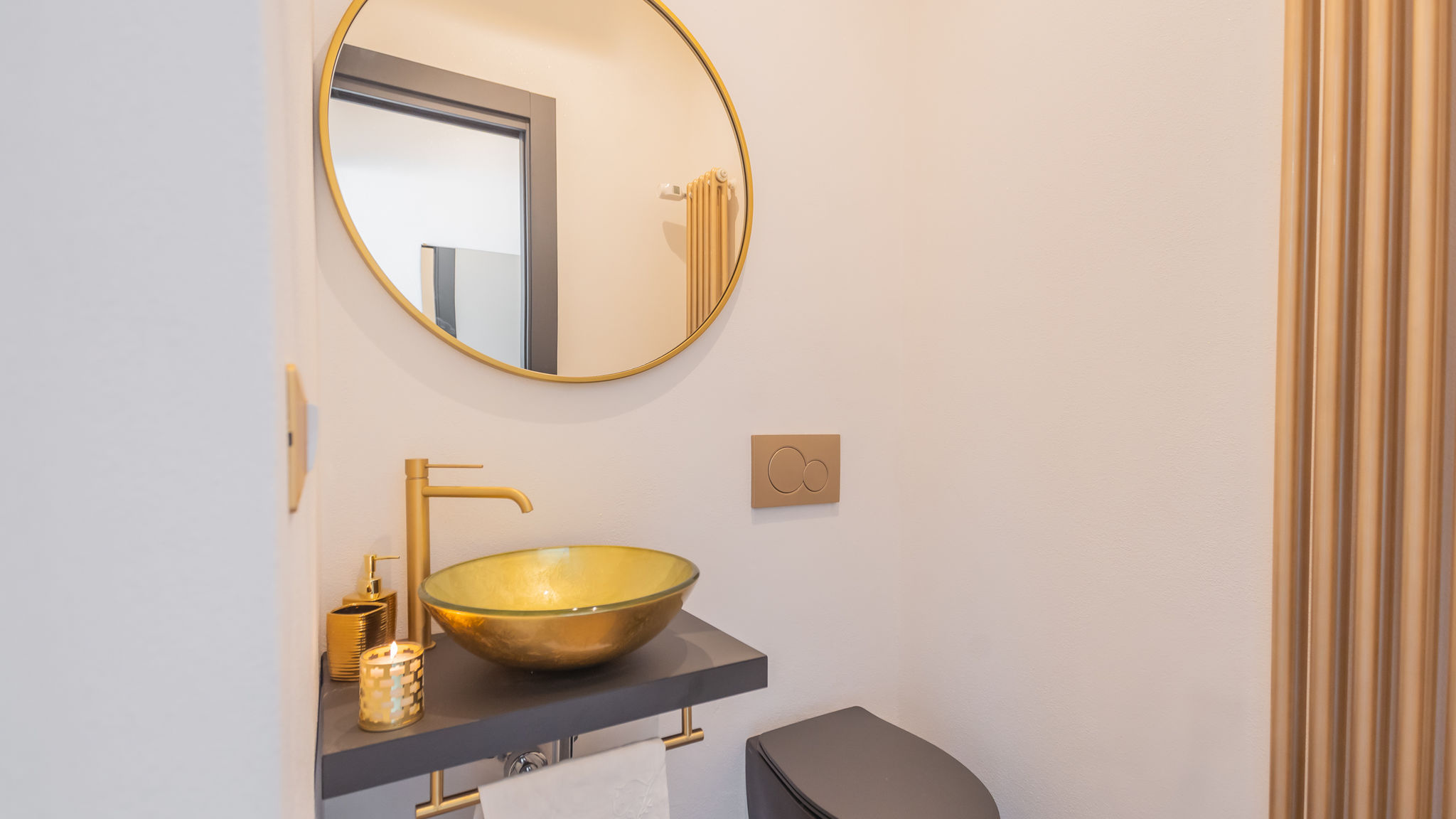 RentAllComo Como Como Dreams Apartments - Gold Suite