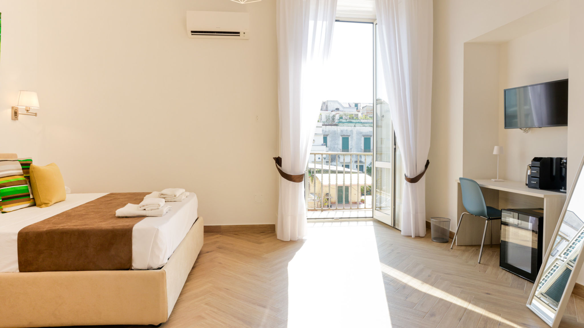 Italianway Napoli Pessina 90 Rooms - Camera 1