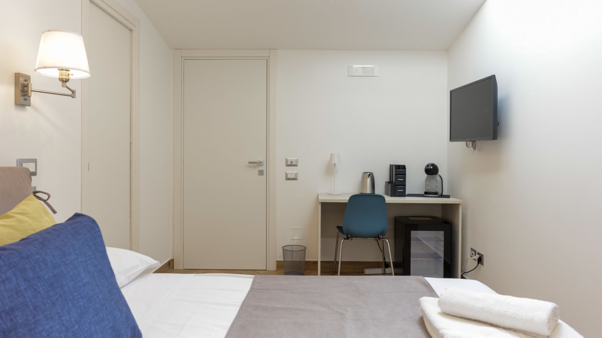 Italianway Napoli Pessina 90 Rooms - Camera 2