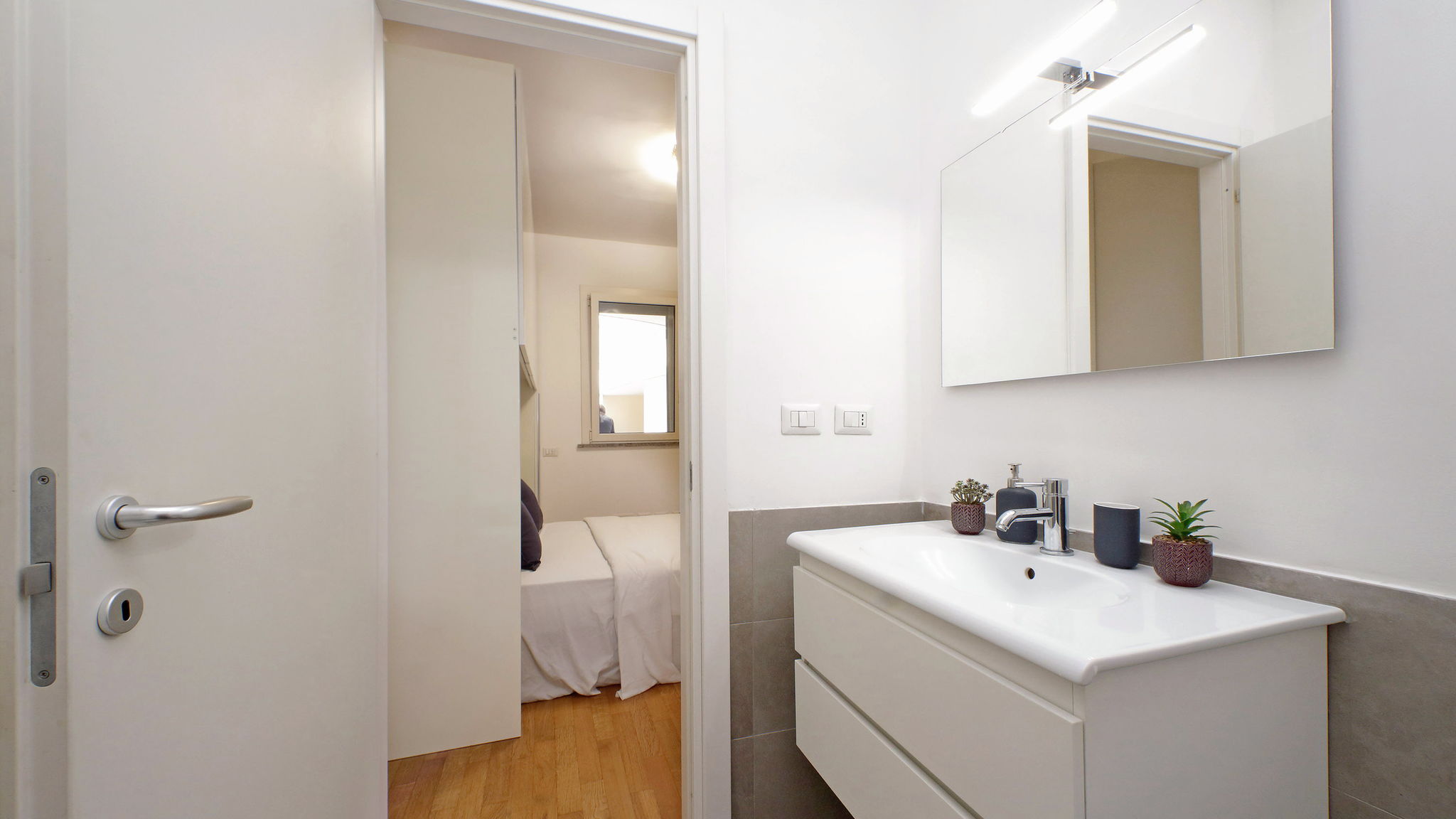 Italianway Roma Maurizio's flat by Domus&Dimore