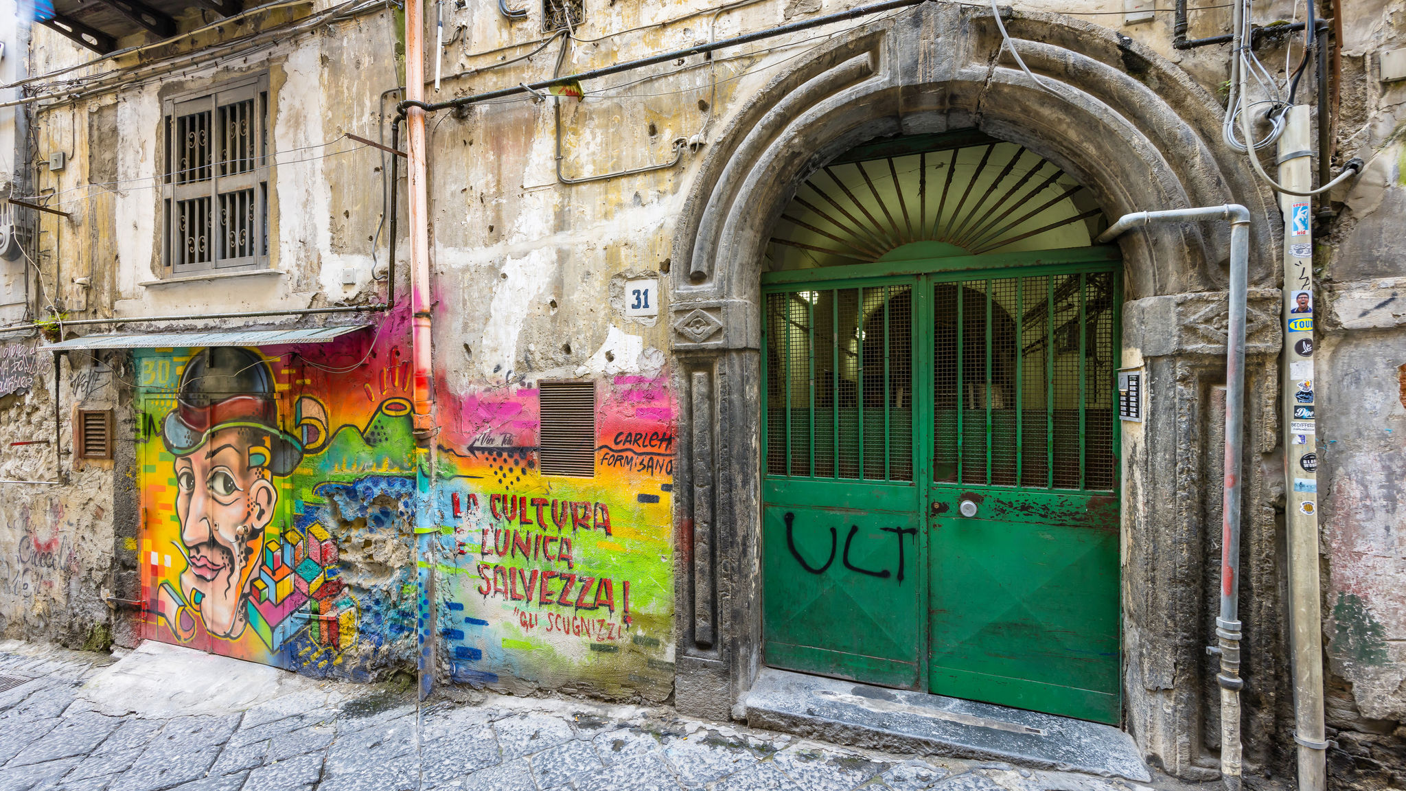 Italianway Napoli Murales street on Spanish Quarter