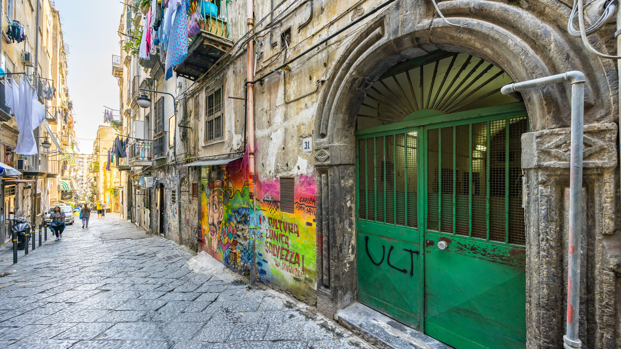 Italianway Napoli Murales street on Spanish Quarter