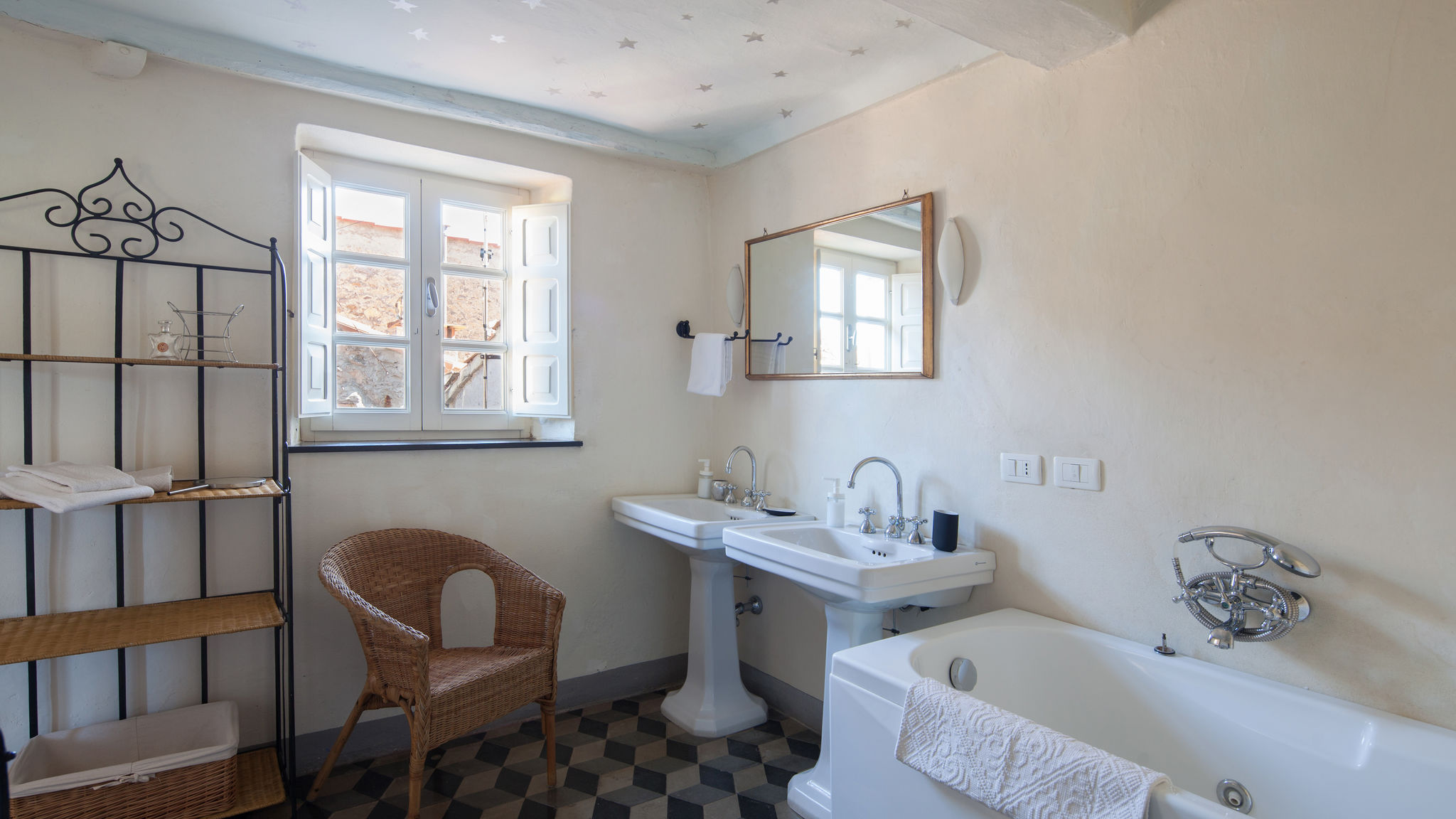 Italianway Ameglia Fivestay Roof terrace overlooking the gulf