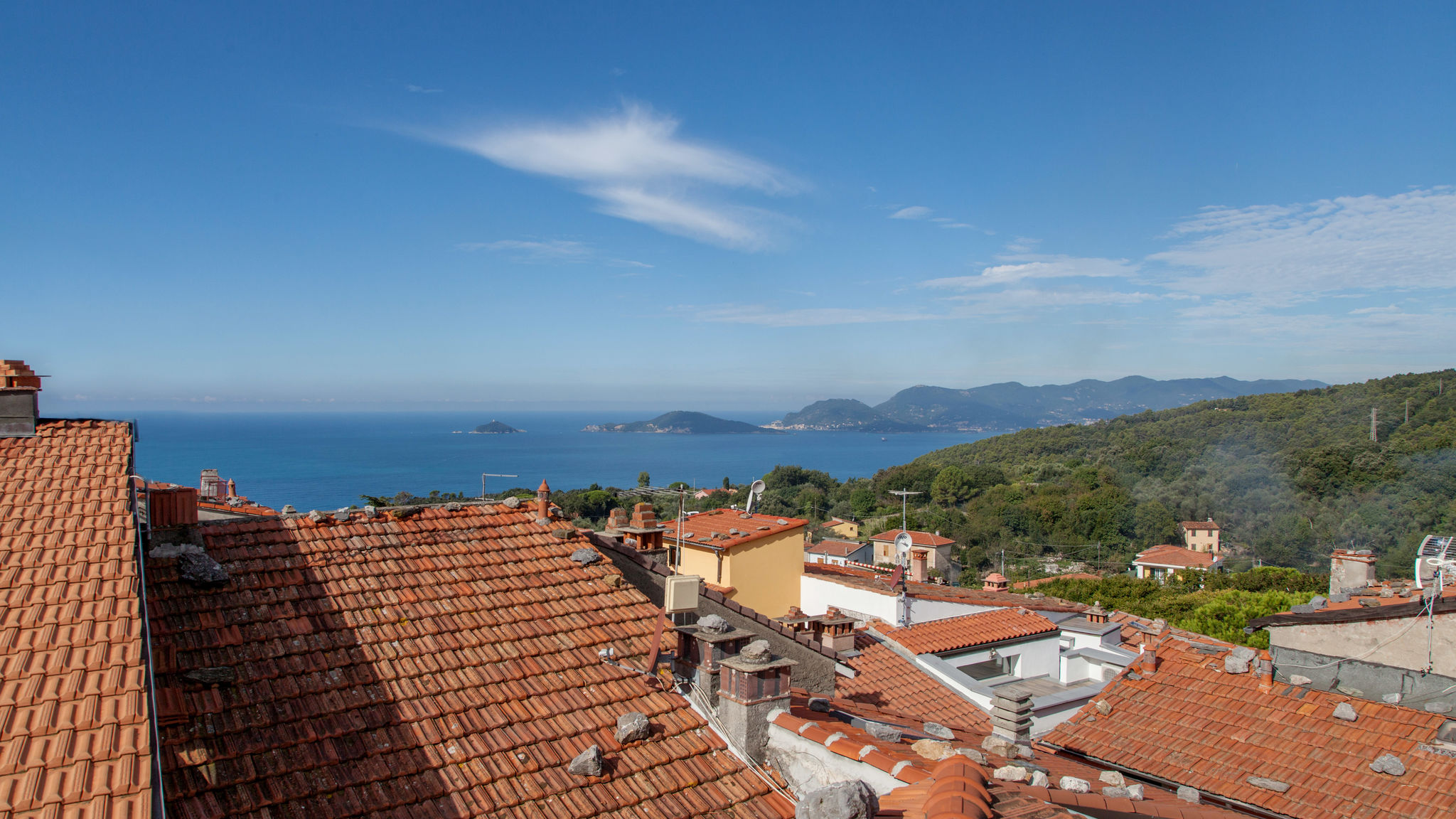 Italianway Ameglia Fivestay Roof terrace overlooking the gulf