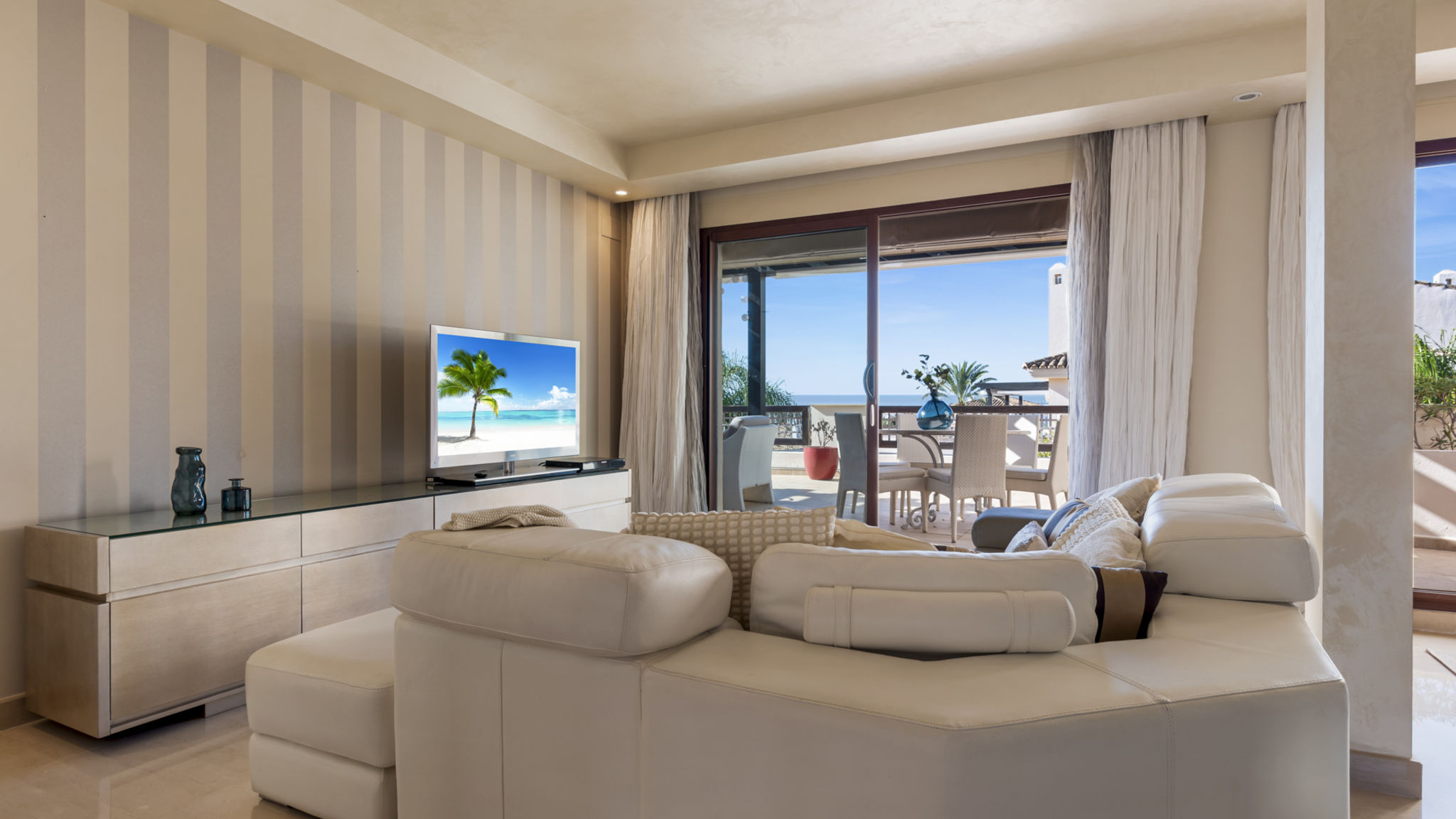 Costarentals Marbella Stylish apartment with pool in Marbella by Costarentals - Ref M51