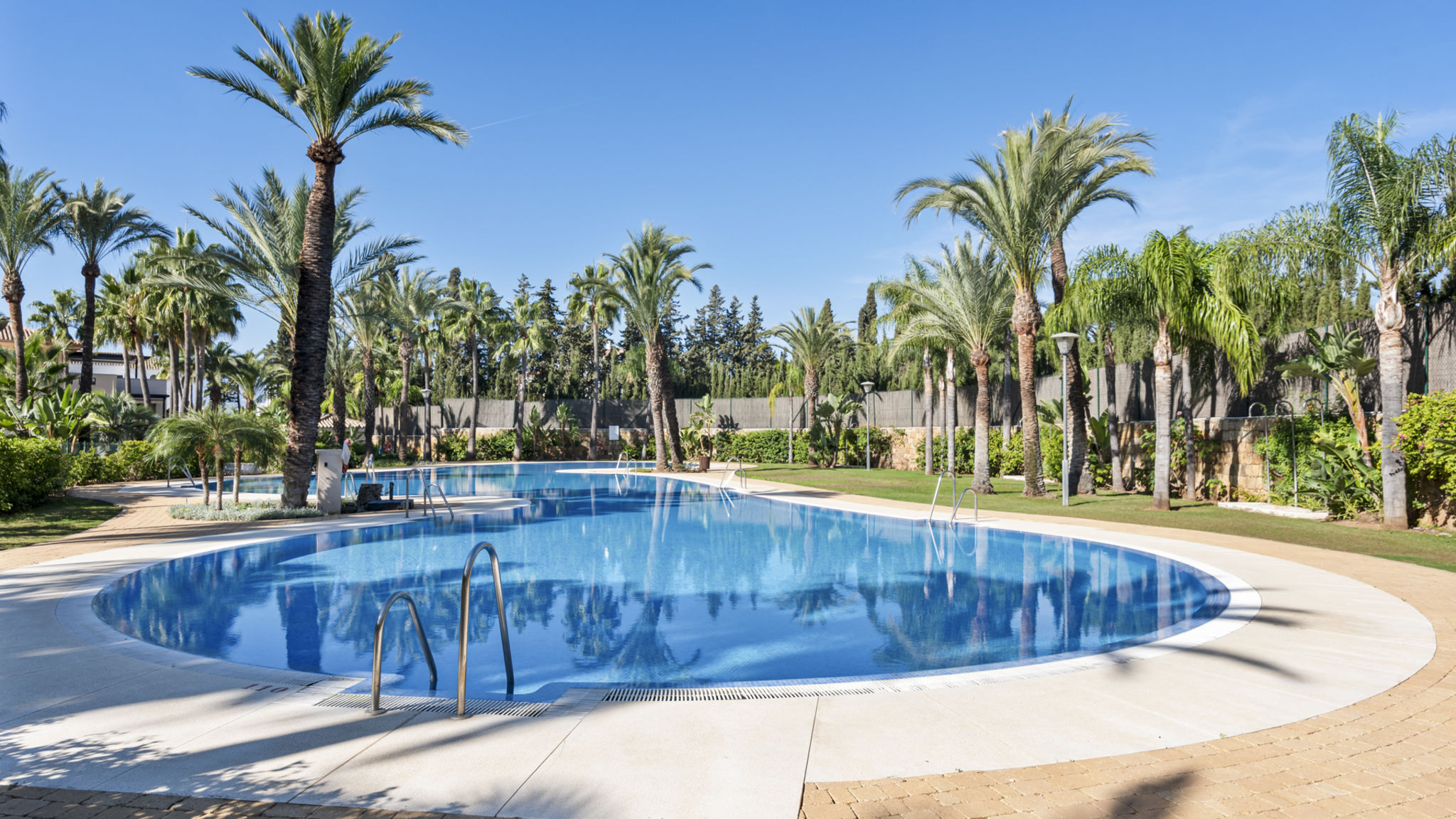 Costarentals Marbella Stylish apartment with pool in Marbella by Costarentals - Ref M51