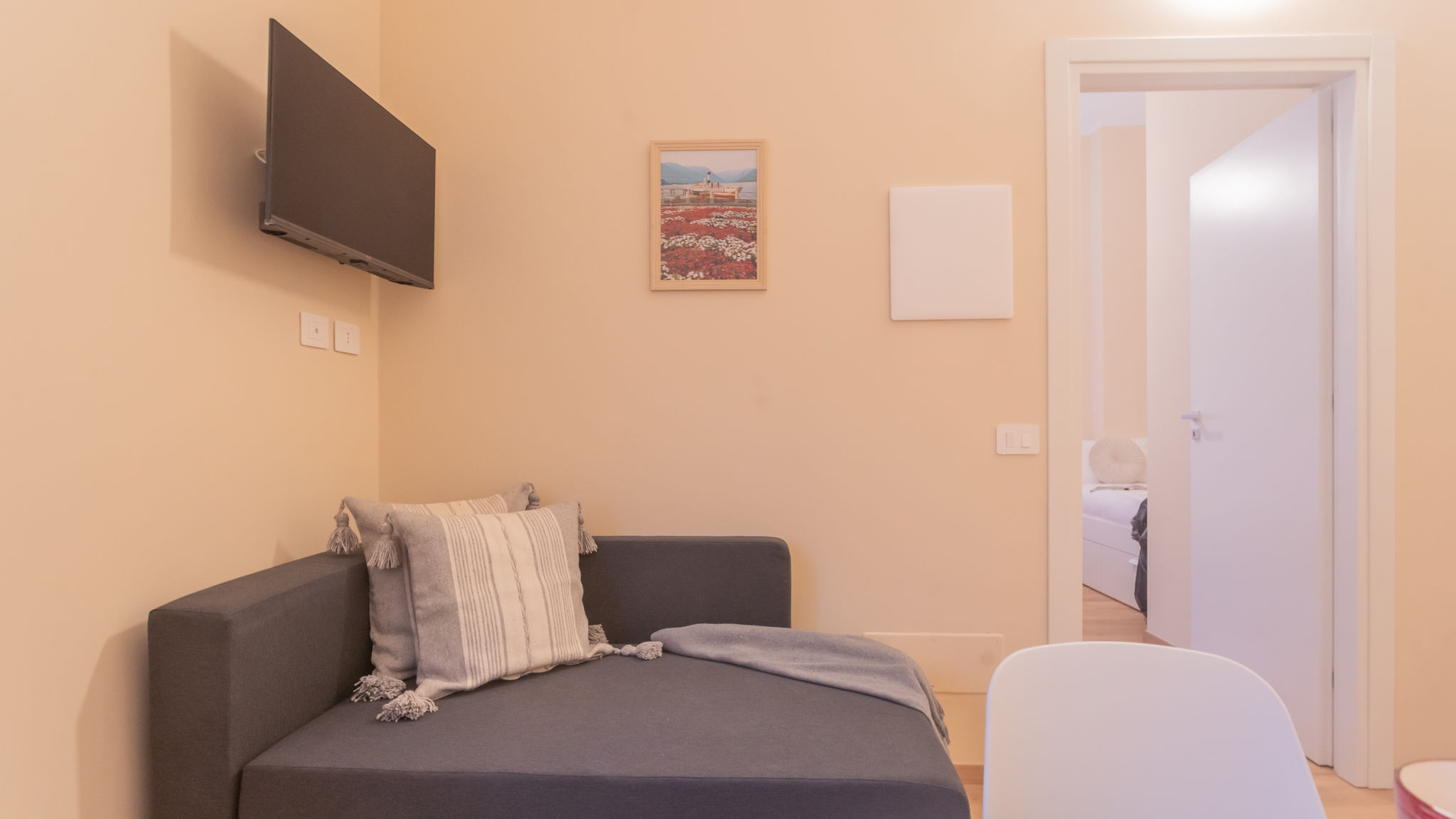 RentAllComo Como Breva Apartment nearby Como S.G. Train Station