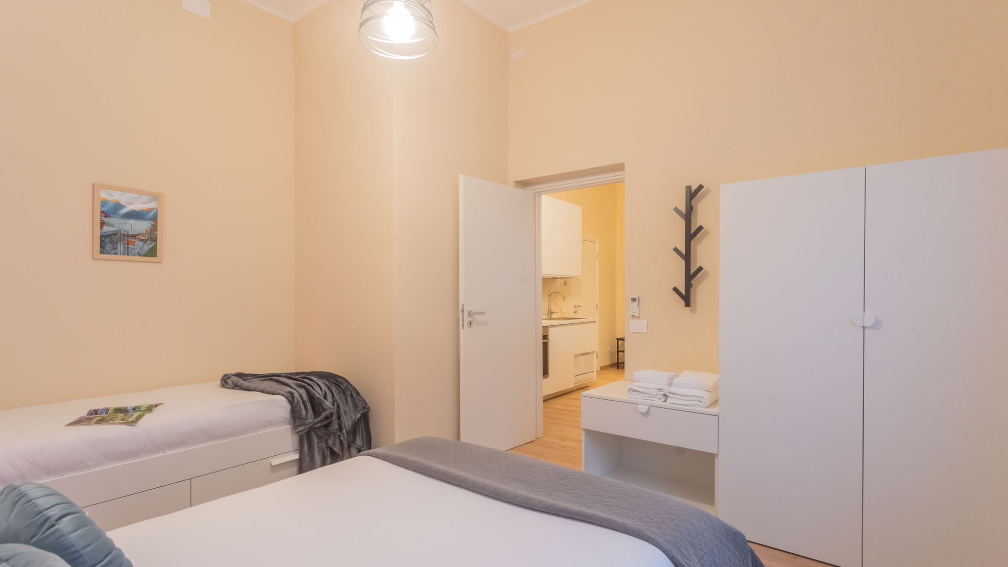 RentAllComo Como Breva Apartment nearby Como S.G. Train Station