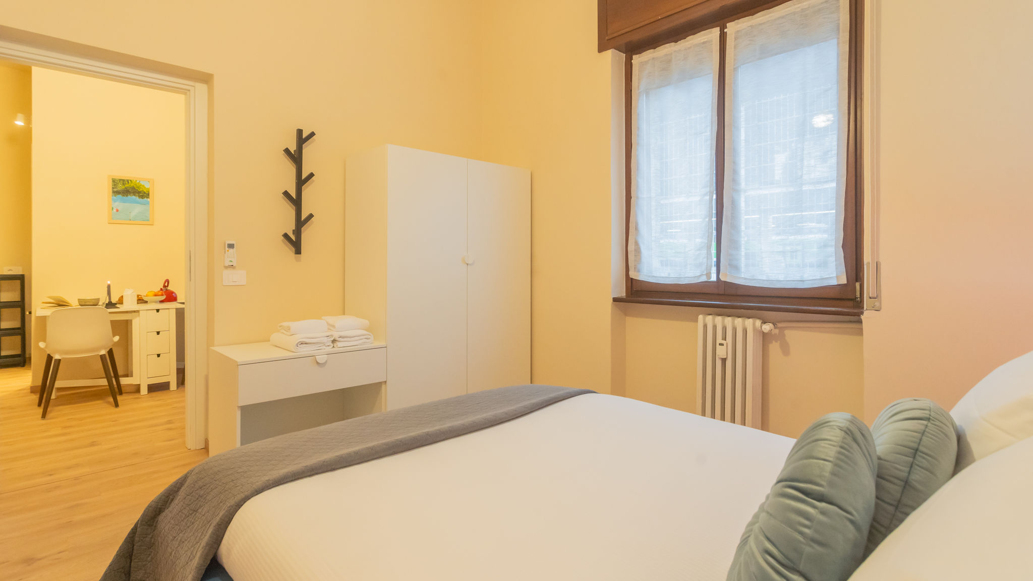 RentAllComo Como Breva Apartment nearby Como S.G. Train Station