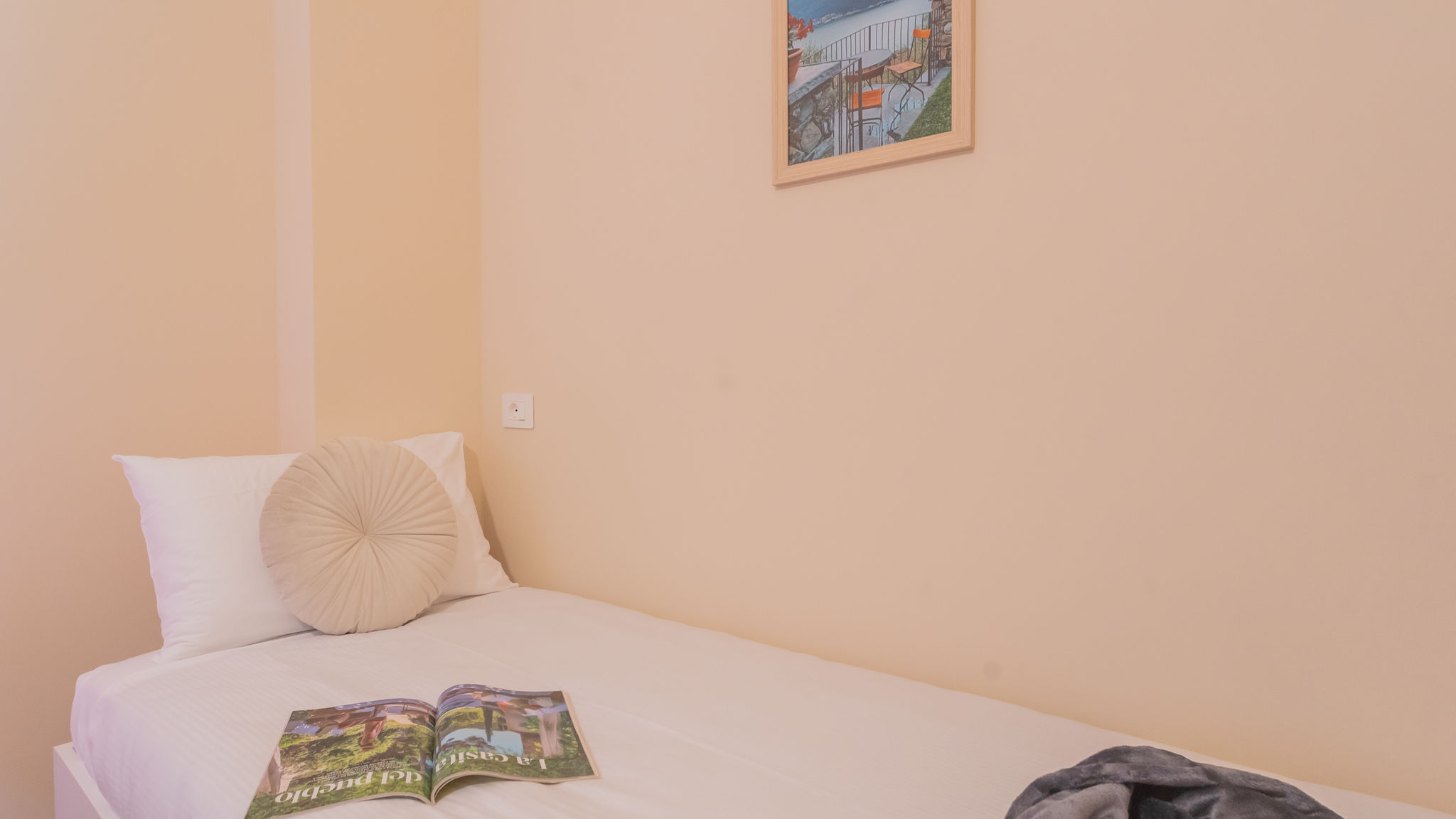RentAllComo Como Breva Apartment nearby Como S.G. Train Station