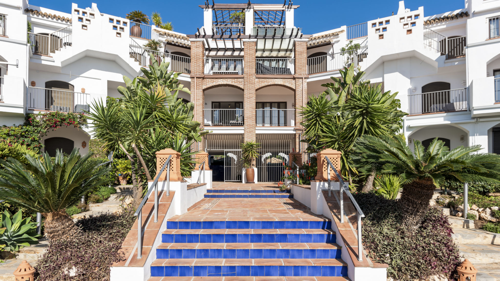 Costarentals Benahavís Los Arqueros sunny balcony with pool by Costarentals - Ref M52