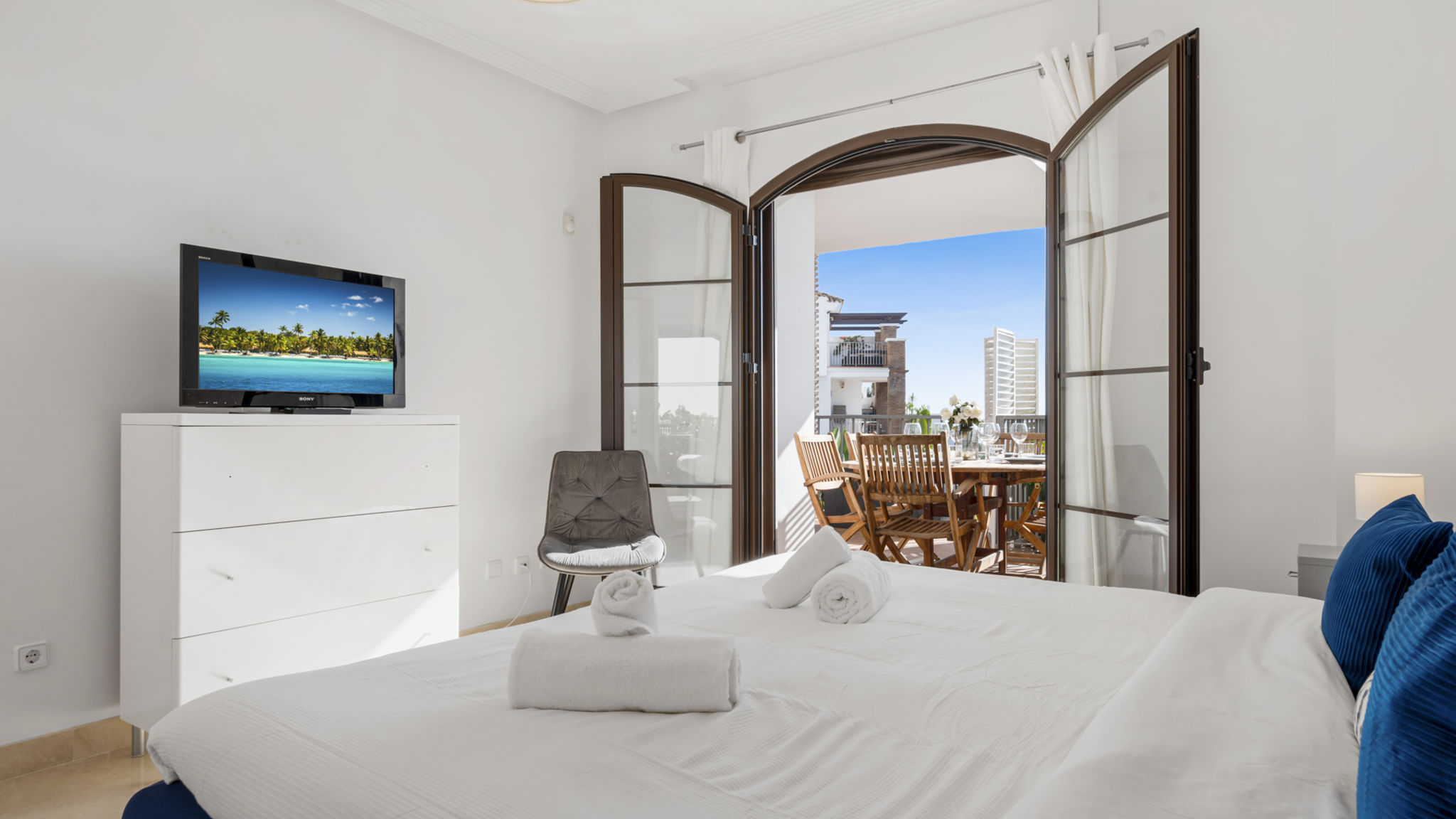 Costarentals Benahavís Los Arqueros sunny balcony with pool by Costarentals - Ref M52