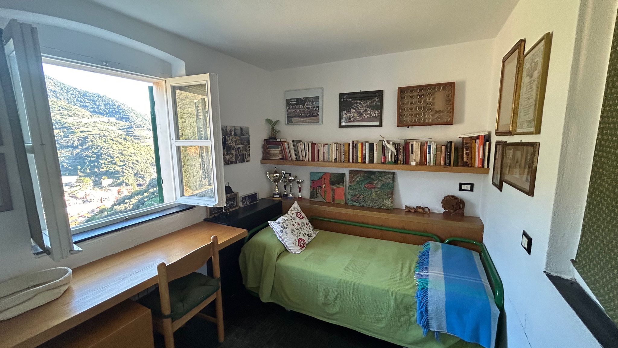 Italianway Monterosso al Mare Historical Villa 'The Birdhouse' with Garden and Views