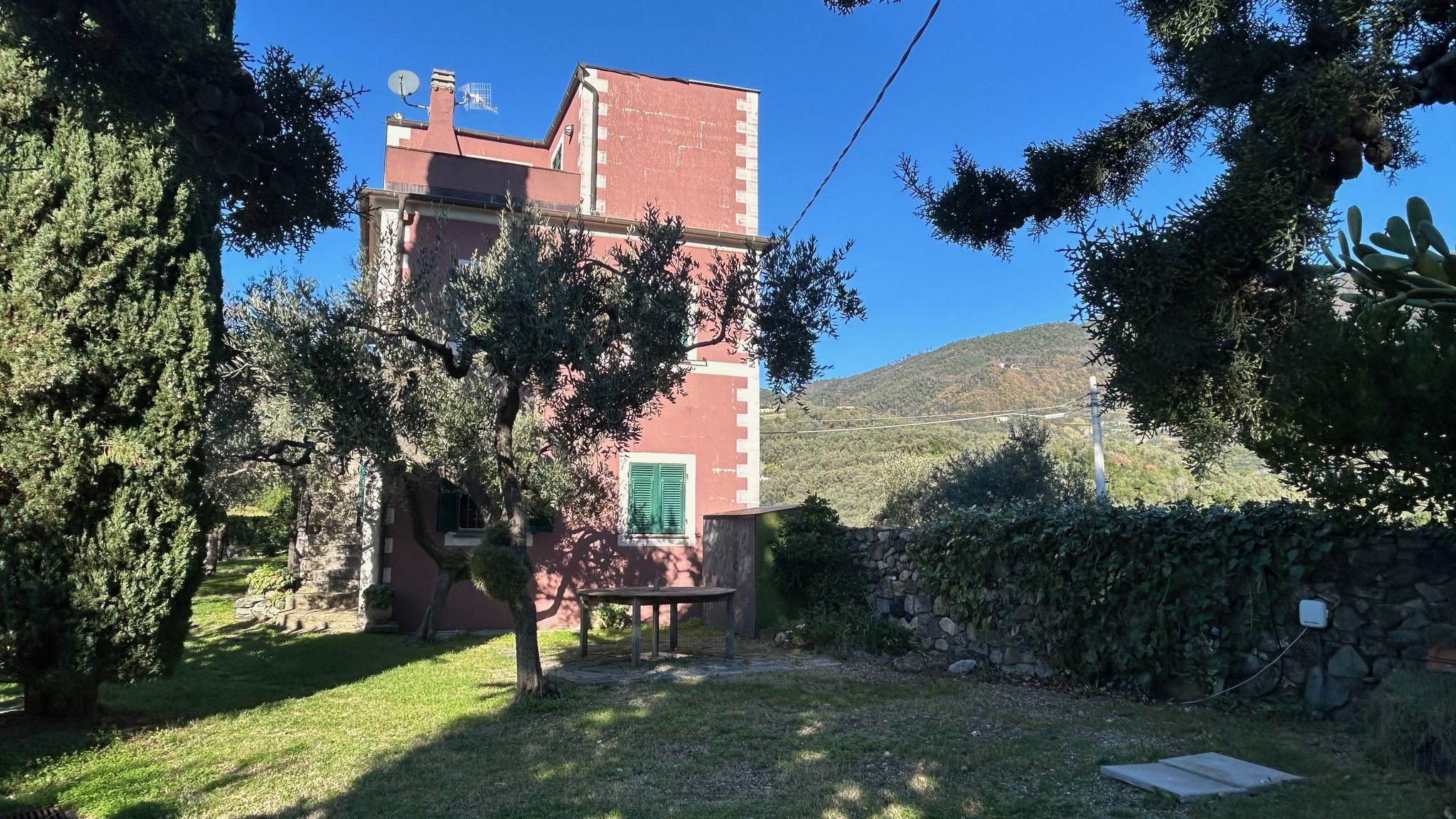 Italianway Monterosso al Mare Historical Villa 'The Birdhouse' with Garden and Views