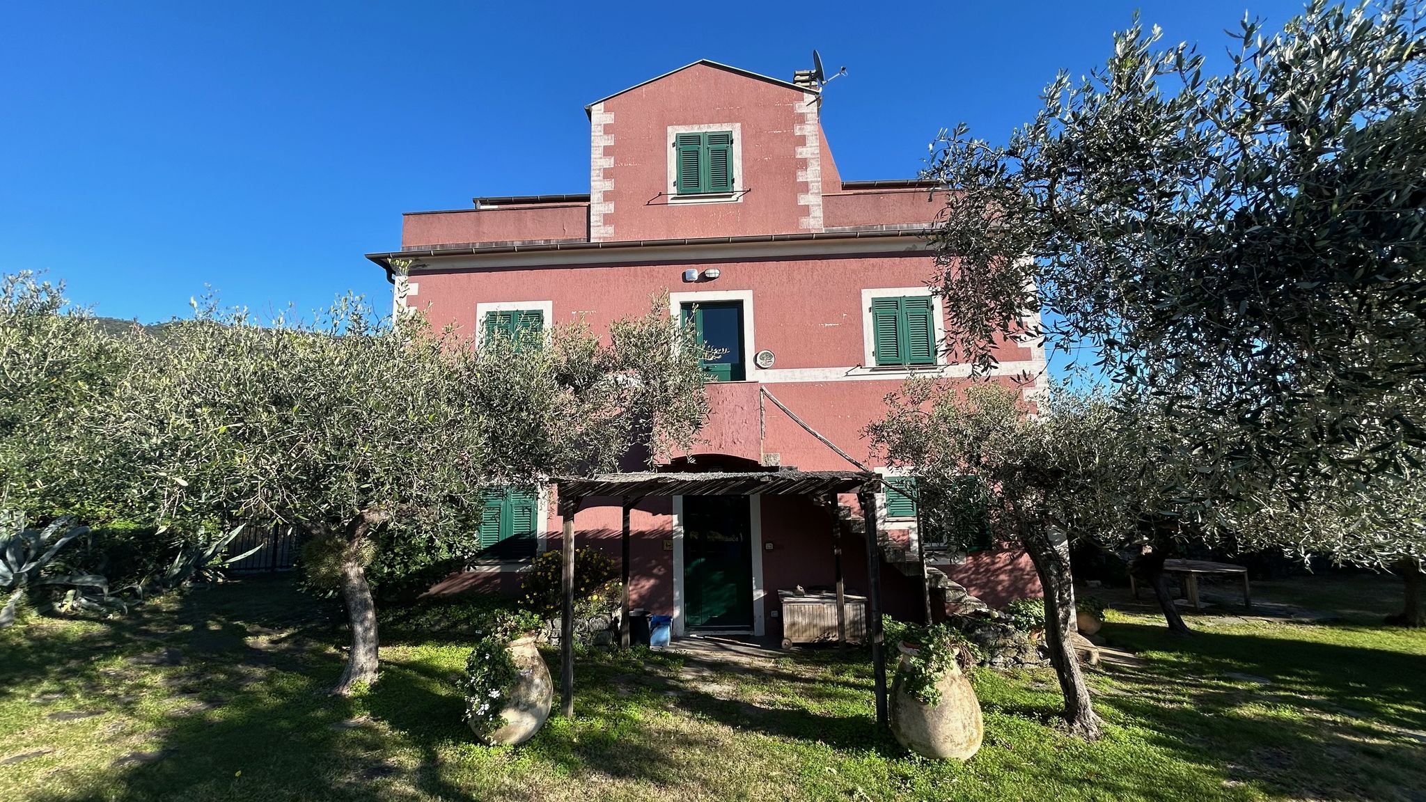 Italianway Monterosso al Mare Historical Villa 'The Birdhouse' with Garden and Views