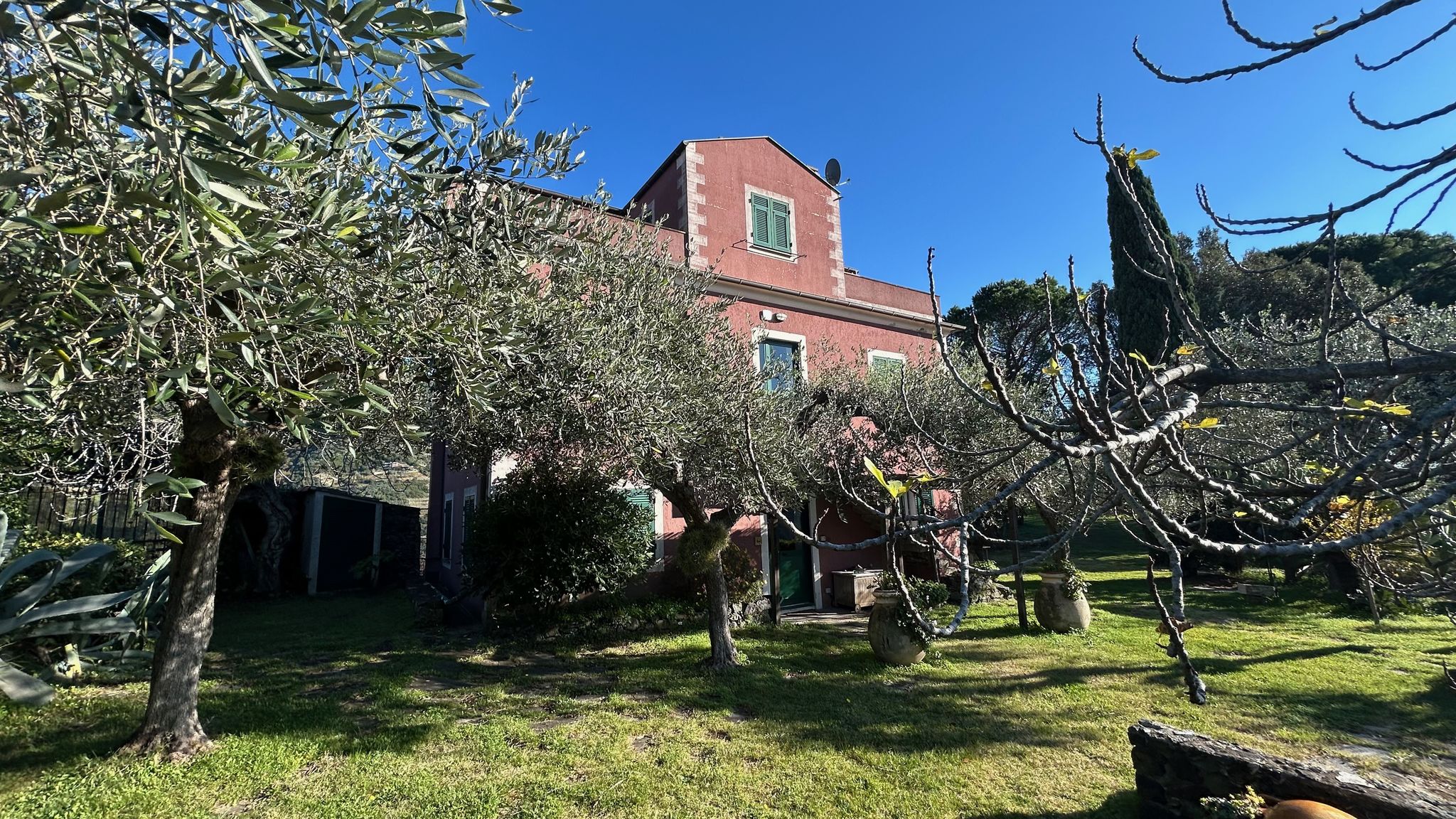 Italianway Monterosso al Mare Historical Villa 'The Birdhouse' with Garden and Views