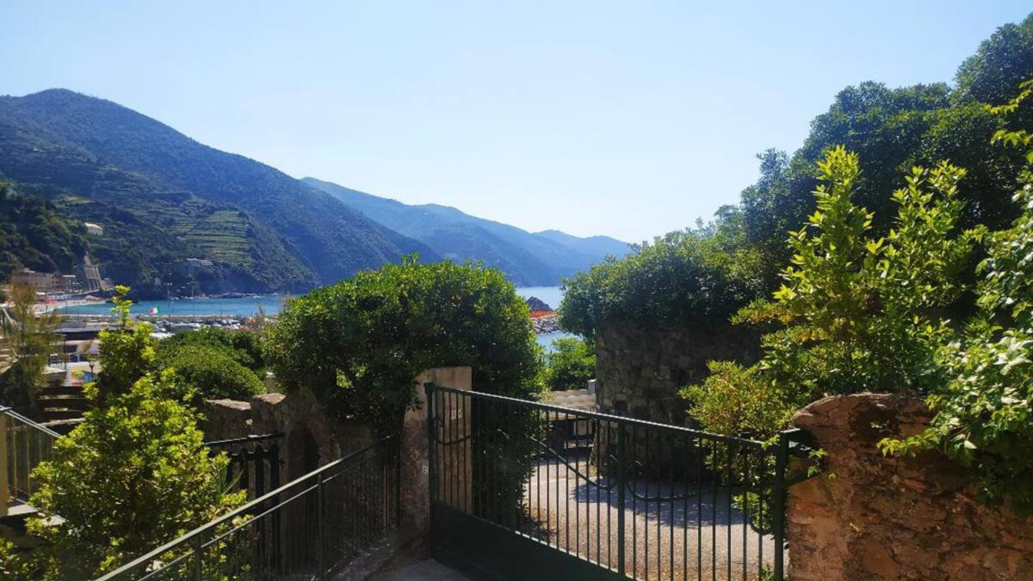 Italianway Monterosso al Mare Serena's Beach Side Apt with Parking and A/C
