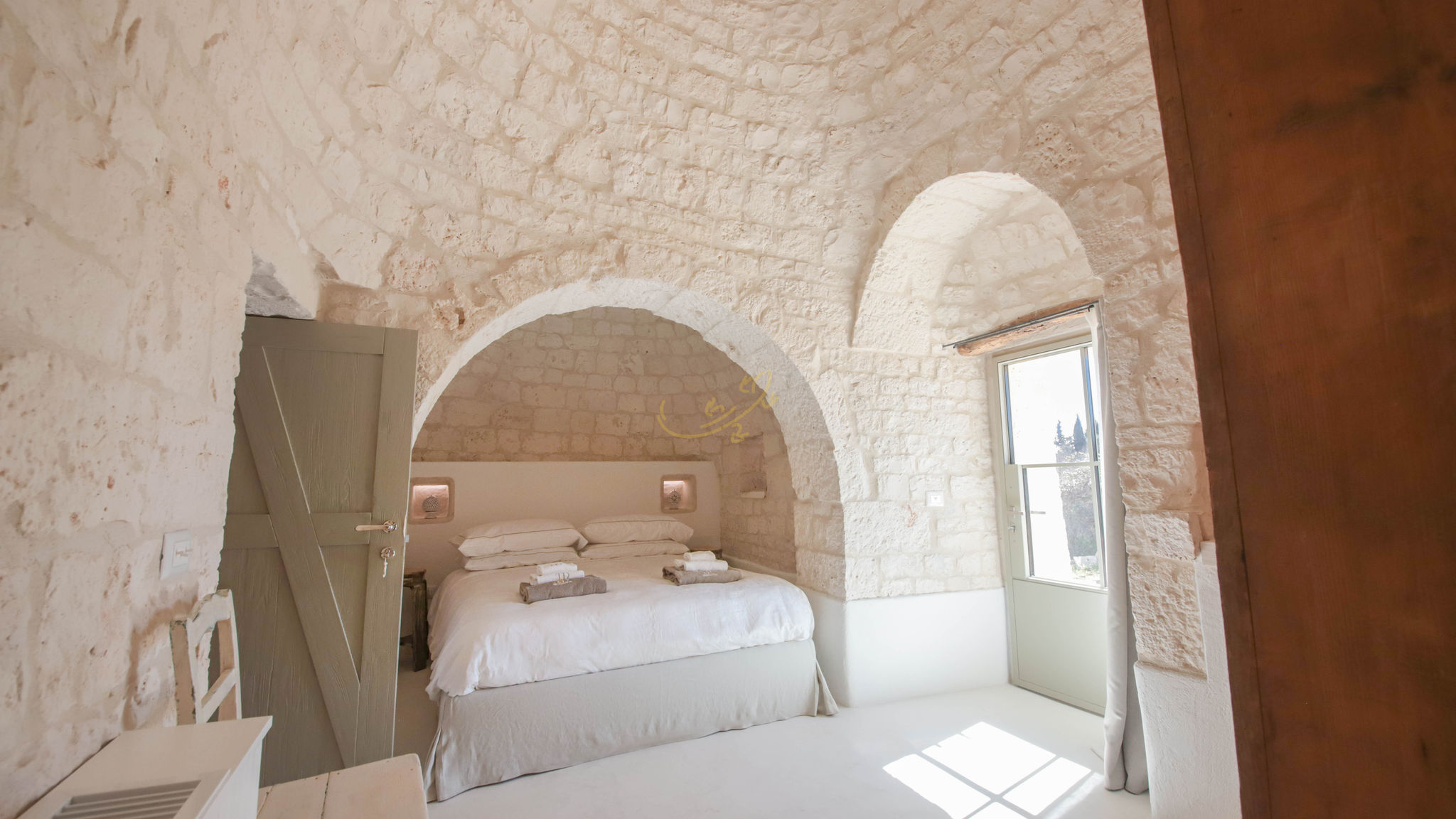 Trulli e Dimore Property Management Martina Franca TD I Coni di Pinurè Trulli with Scenic Valley View